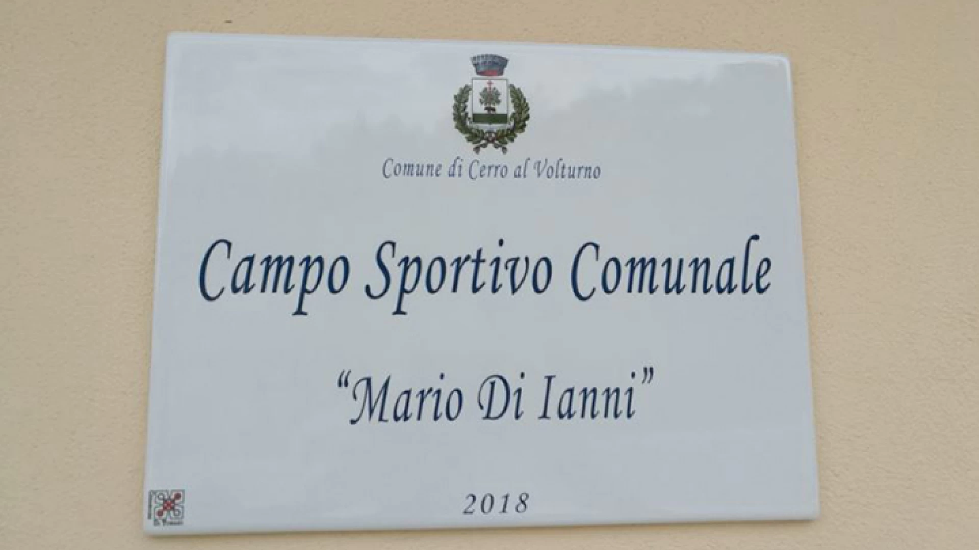 Cerro al Volturno: il campo sportivo è dedicato ufficialmente alla memoria del compianto “Mario Di Ianni”. Nei giorni scorsi sistemata la targa ricordo in onore dell’illustre uomo politico cerrese.