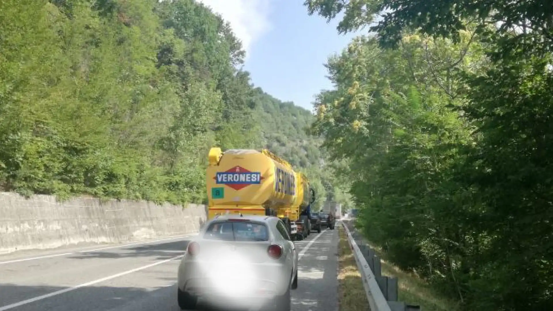 Colli a Volturno: nuovo incidente in galleria tra auto e moto. Non ci sarebbero feriti gravi. Gli automobilisti protestano per le luci spente.