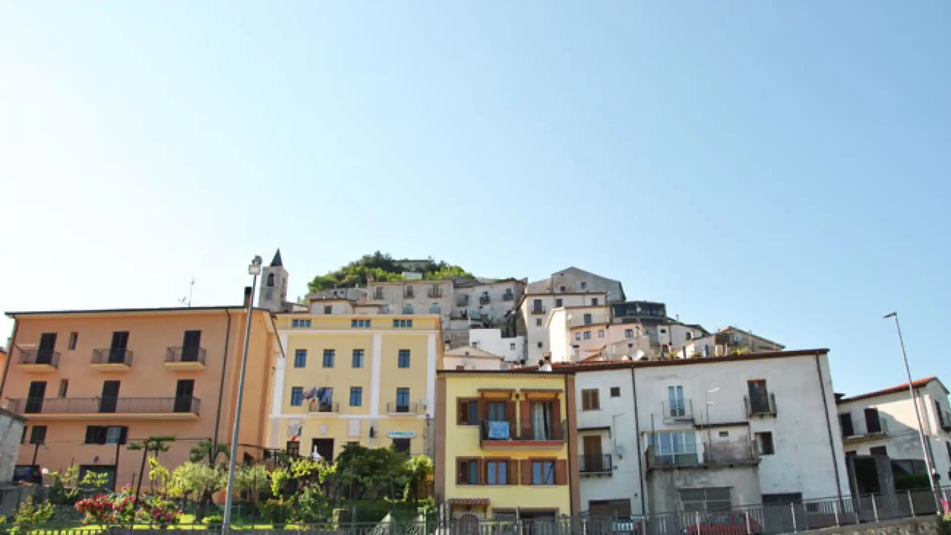 Pianoro di Valle Fiorita, Devis Di Florio difende l'area. I turisti vengono accolti degnamente e a loro non viene fatto mancare nulla.