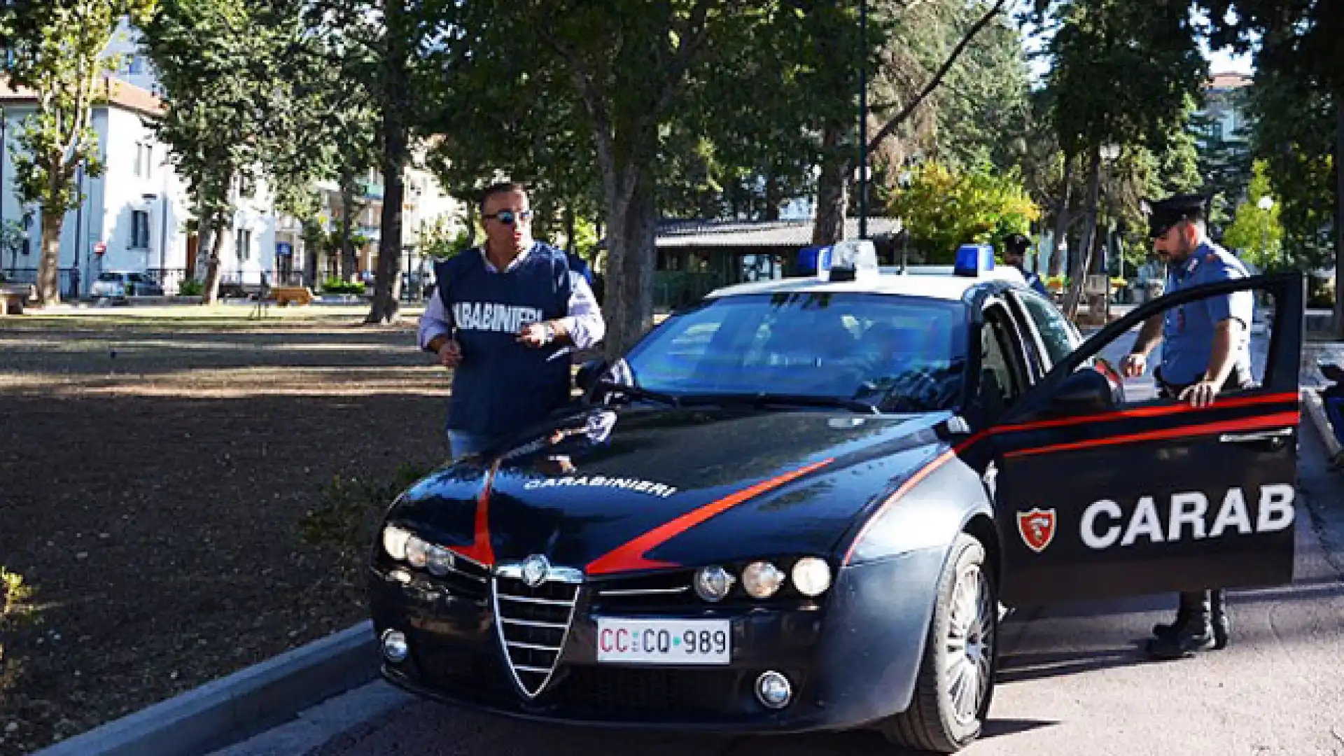 Isernia: Blitz antidroga dei Carabinieri presso la villa comunale e il monumento ai caduti, scattano controlli e perquisizioni.