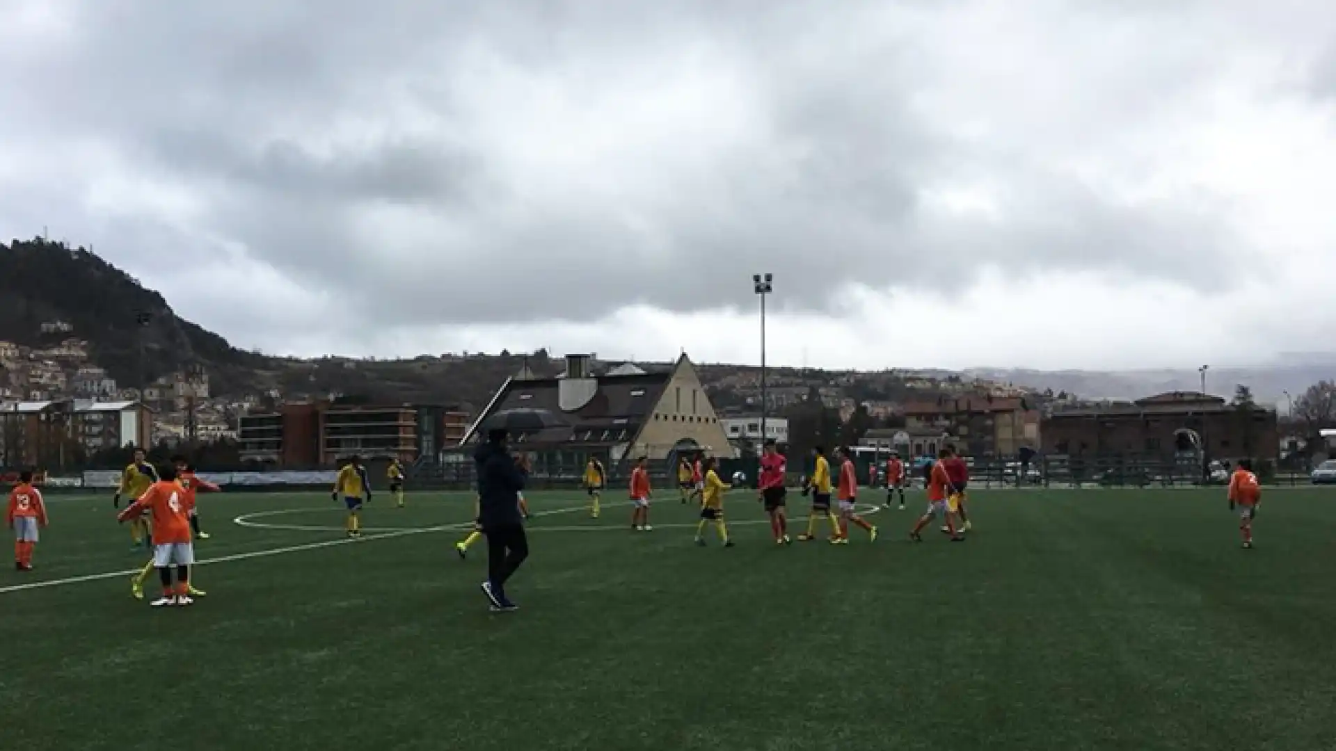 Calcio giovanile: fine settimana positivo per i colori della Boys Roccaravindola. Vittoria per 7-0 dei giovanissimi. Gli allievi pareggiano con l’Olimpic Isernia.