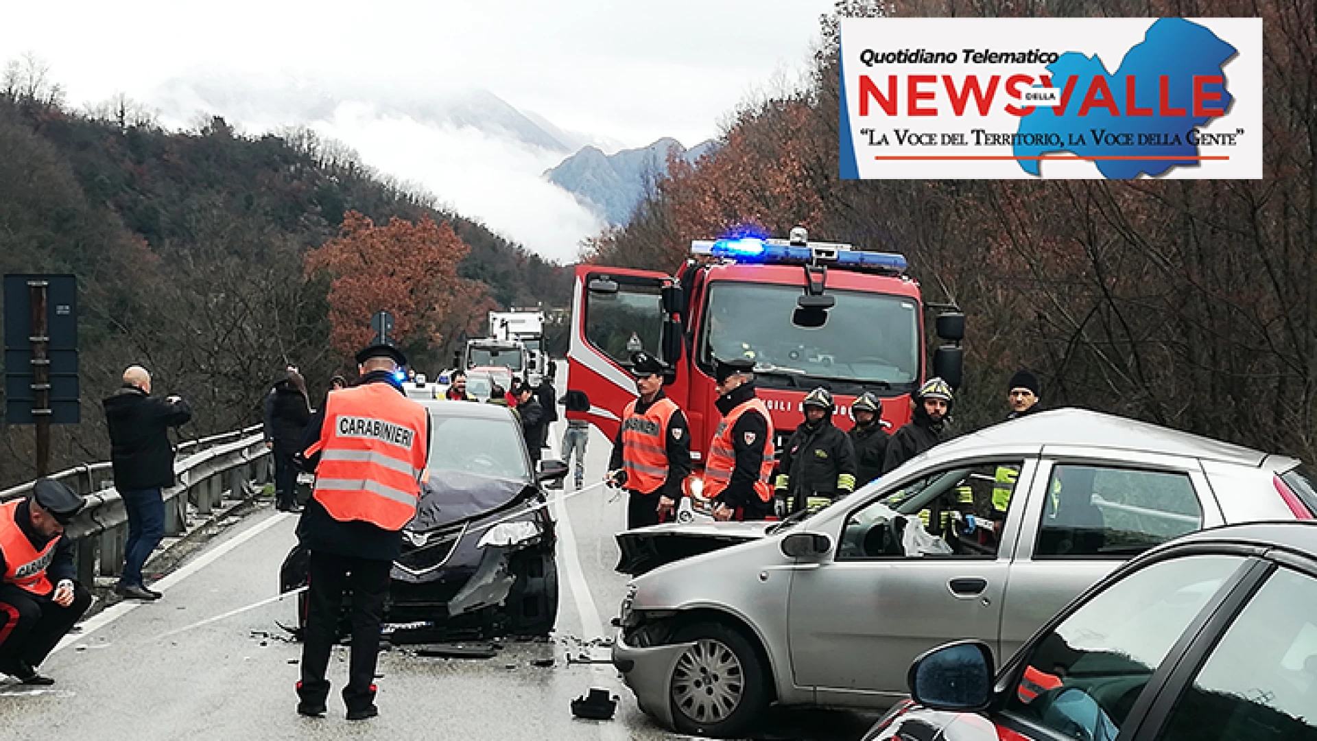 Statale 158: violento impatto tra due utilitarie all’altezza di Colli a Volturno. Teatro dell’incidente la strettoia di Ponte Spiego. Quattro feriti. Una Fiat Punto stava per terminare la sua corsa in fondo al ponte.