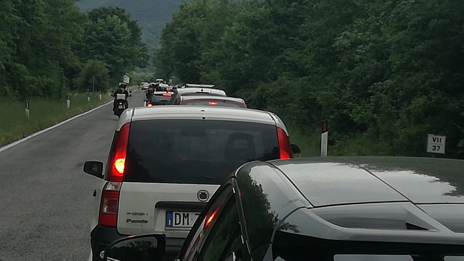 Ponte del primo maggio, traffico e code sulla statale 158, ma bilancio negativo per albergatori e ristoratori.