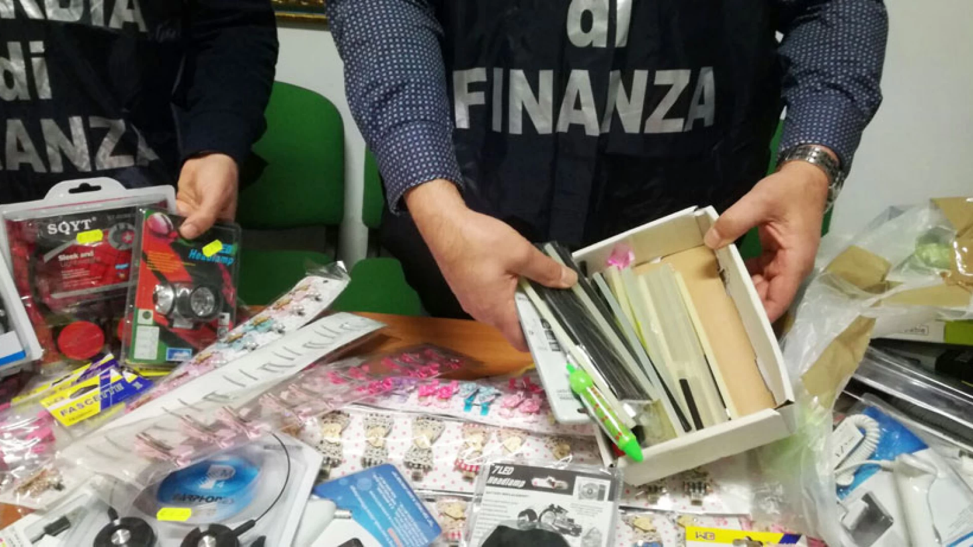 La Guardia di Finanza di Termoli sequestra oltre tremila articoli di cancelleria non sicuri.
