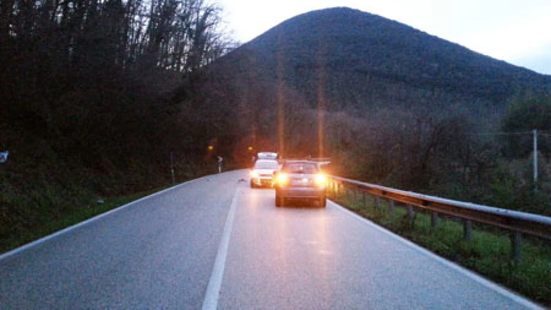 Montaquila:auto esce fuori strada su asfalto viscido. Illeso il conducente.