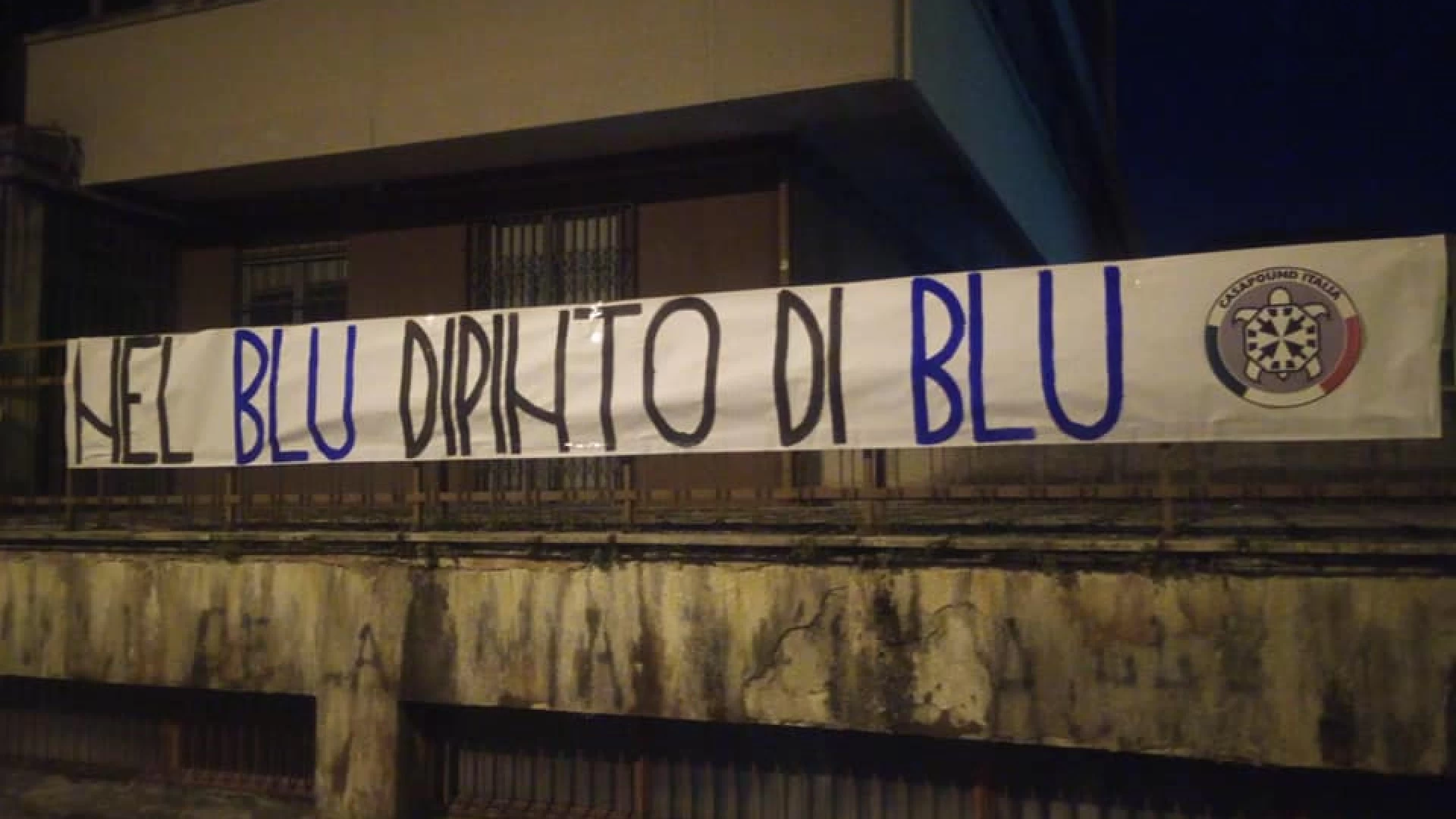 Isernia: 'Nel blu dipinto di blu', striscioni di CasaPound contro i nuovi parcheggi a pagamento