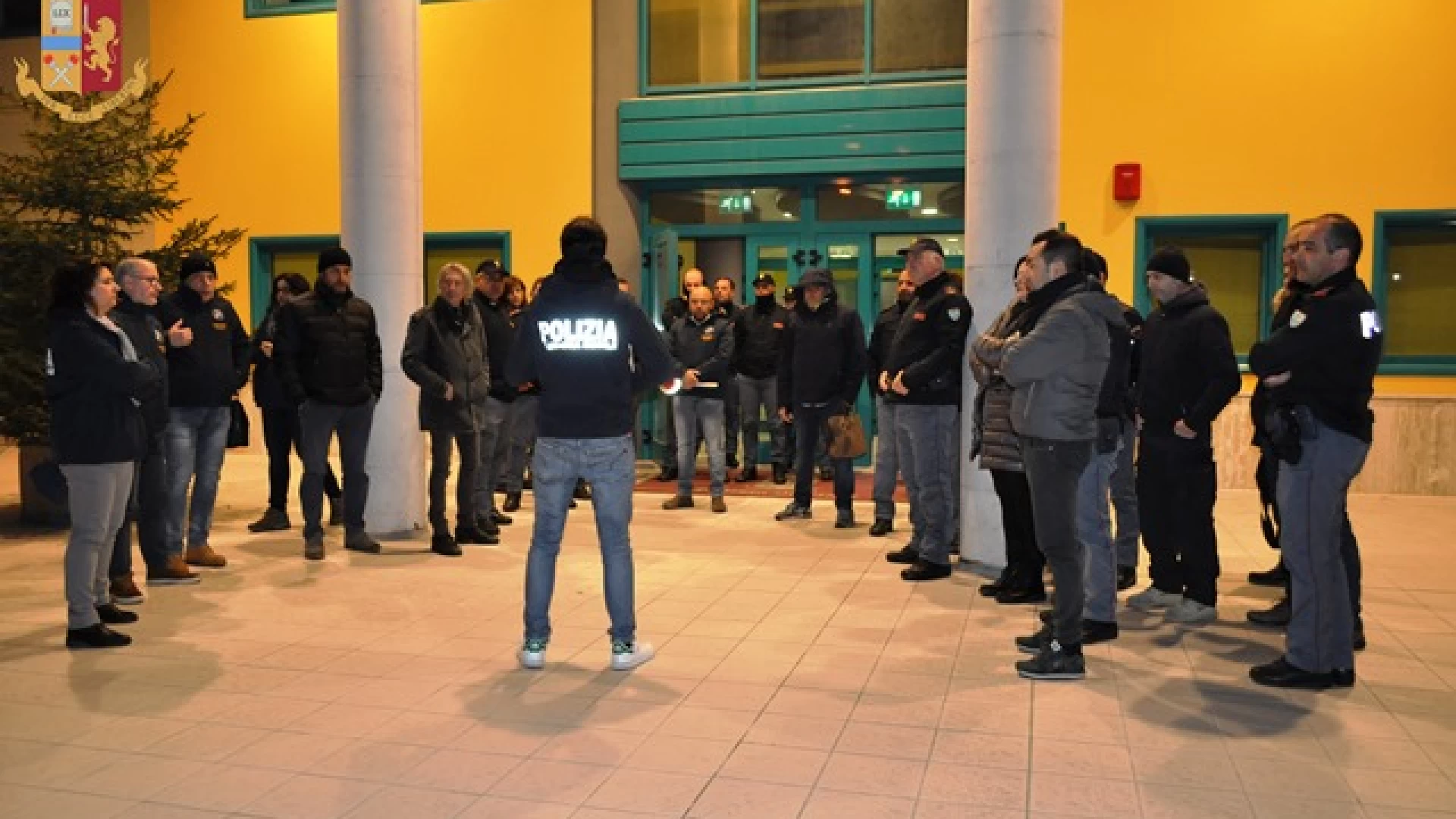 Isernia: spumantini ed aperitivi come linguaggio in codice per lo scambio di droga. Operazione White Rabbit. Guarda il video della Questura.