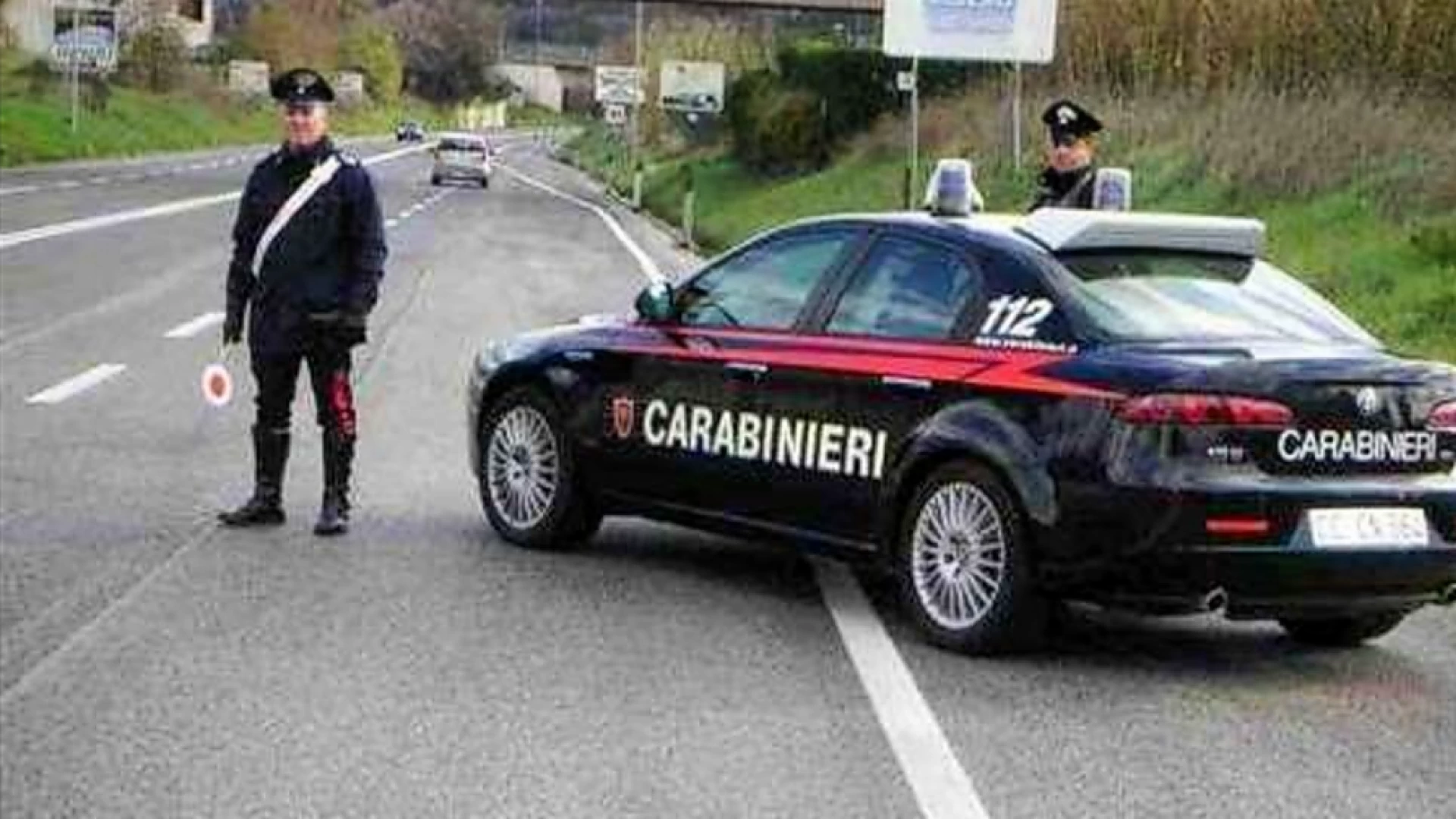 Isernia: contravvenzionato dai Carabinieri sosta vietata, insulta i militari e viene denunciato.