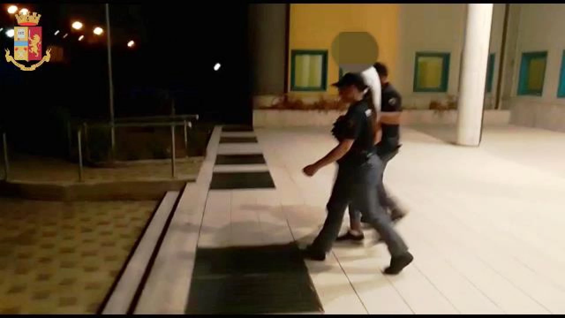 Isernia: la Polizia arresta 19enne per spaccio di stupefacenti e resistenza a pubblico ufficiale. Guarda il video.