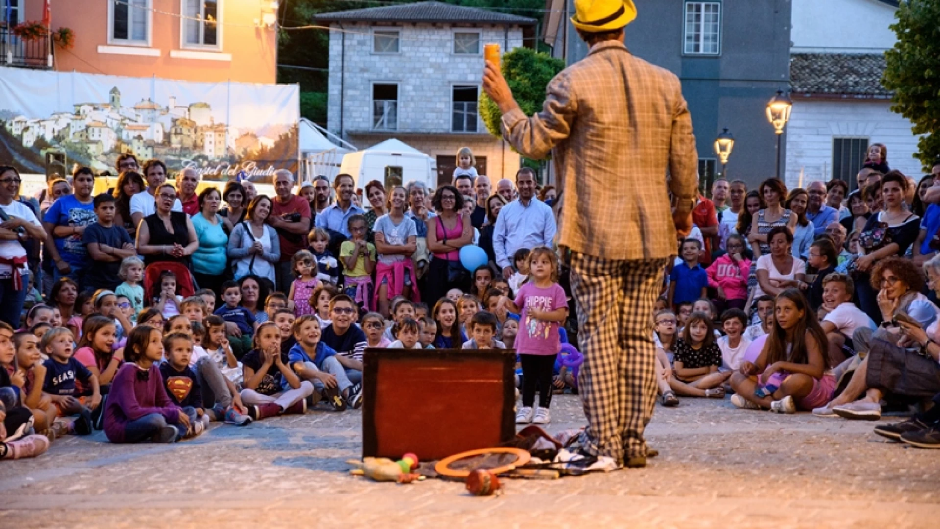 Artisti di strada e un mondo di spettacoli per il Casteldelgiudice Buskers Festival