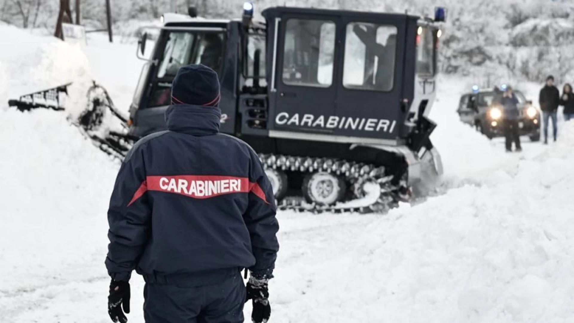 Isernia: Ritorna l’incubo della neve, gelo e vento. I Carabinieri in prima linea nelle operazioni di assistenza e soccorso.