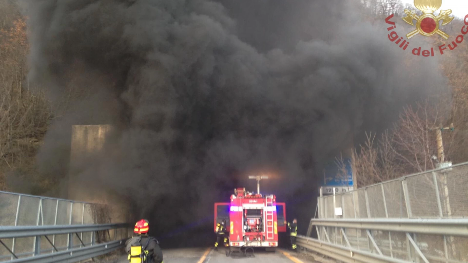 Civitanova del Sannio: autovettura a fuoco nei pressi della statale 650. Intervento provvidenziale dei Vigili del Fuoco.