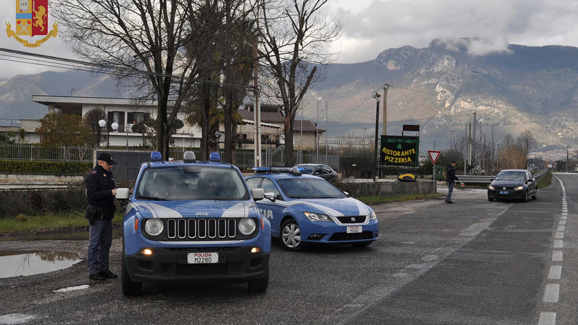 Isernia: controlli della Polizia nel fine settimana davanti alle scuole del capoluogo di provincia e di Venafro. Guarda il video.