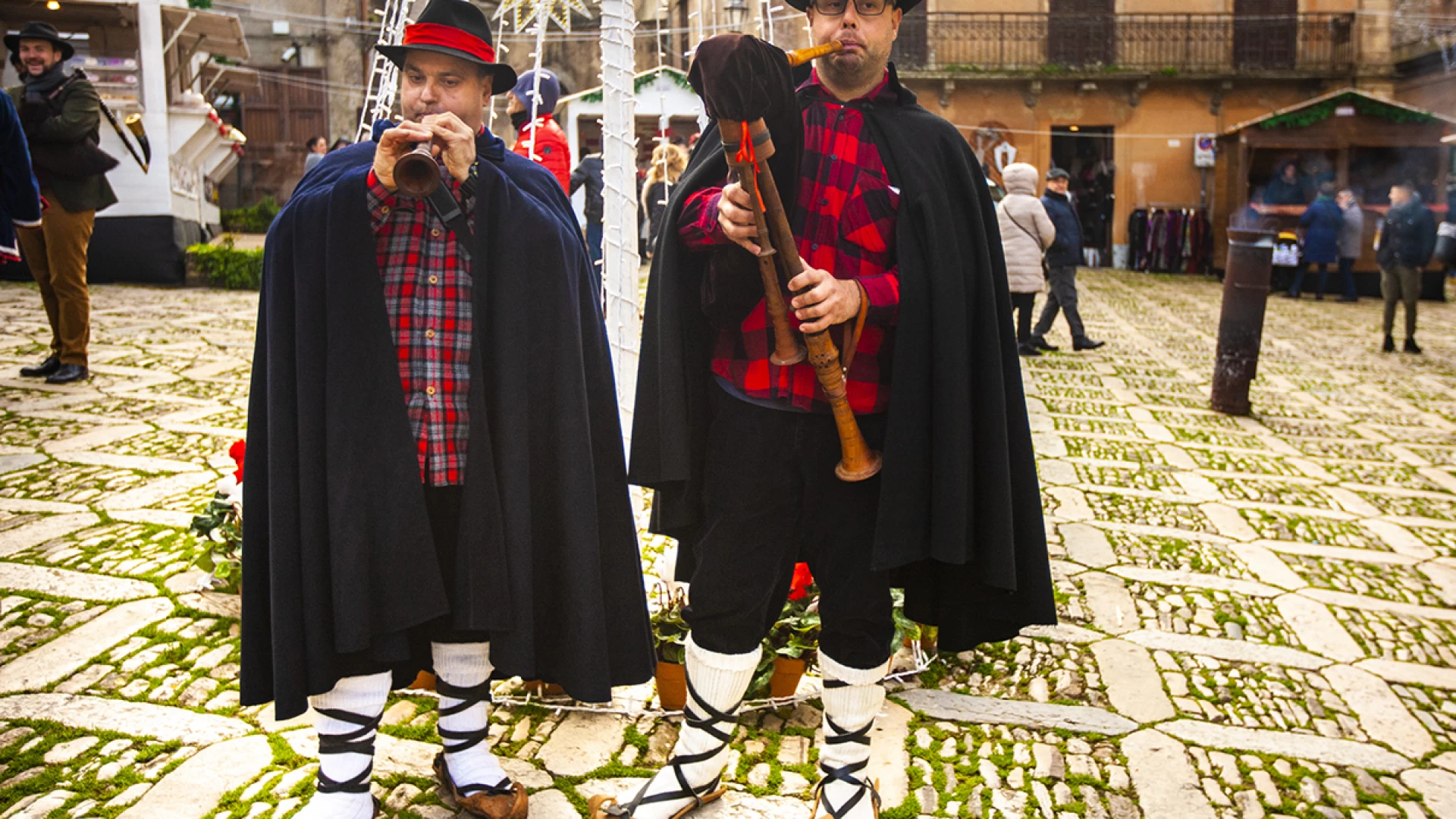 Scapoli: il gruppo “ZampognAntica Duo" dal Molise ha preso parte alla quarta edizione del festival “Zampogne dal Mondo” ad Erice in Sicilia.