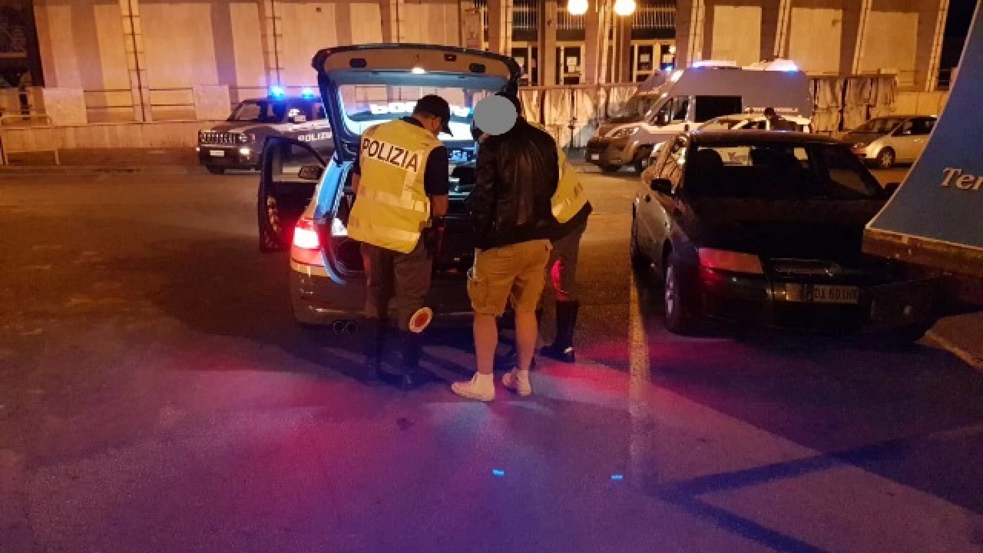 La Polizia di Stato assicura una “movida” notturna estiva più sicura alla città. Nell’ultimo fine settimane ritirate numerose patenti. Diversi i giovani alla guida sotto l’effetto di stupefacenti.