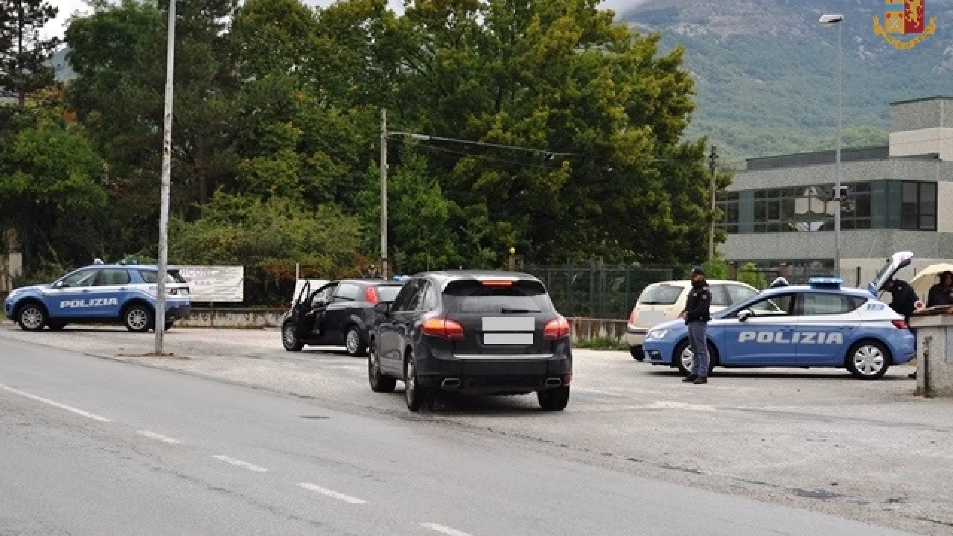 Isernia: la Polizia di Stato ha denunciato 46enne fermato contromano alla guida con tasso alcolemico 5 volte superiore al limite consentito.