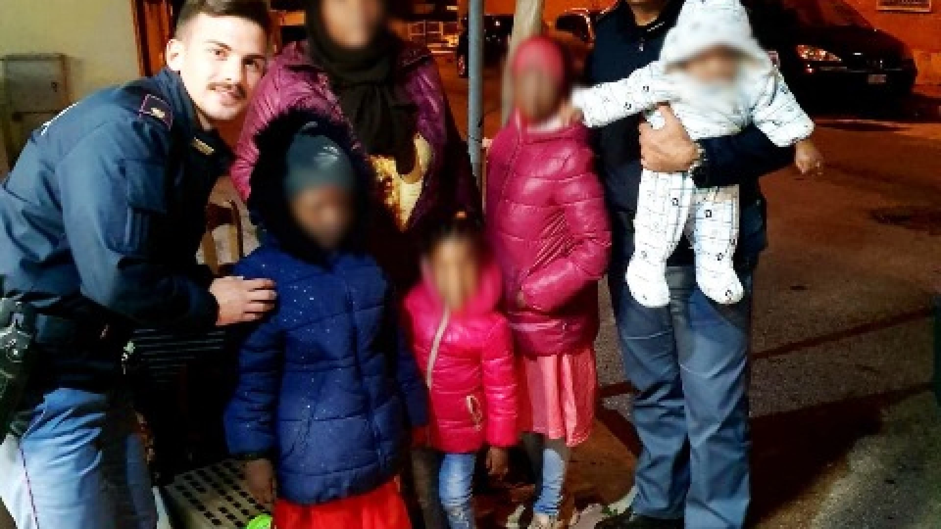 Isernia: la Polizia soccorre una mamma somala con 4 bambini.