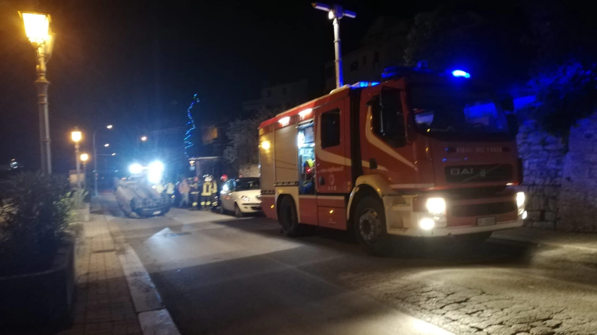 Isernia: paura in via d’Apollonio, auto si ribalta, conducente illeso.