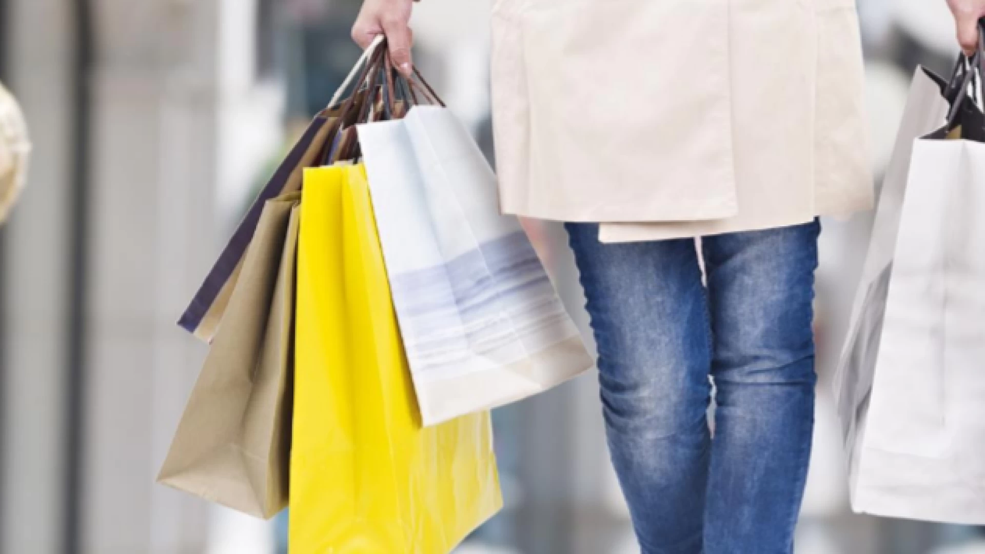 LO SHOPPING NATALIZIO Spendere meglio per sentirsi a proprio agio!