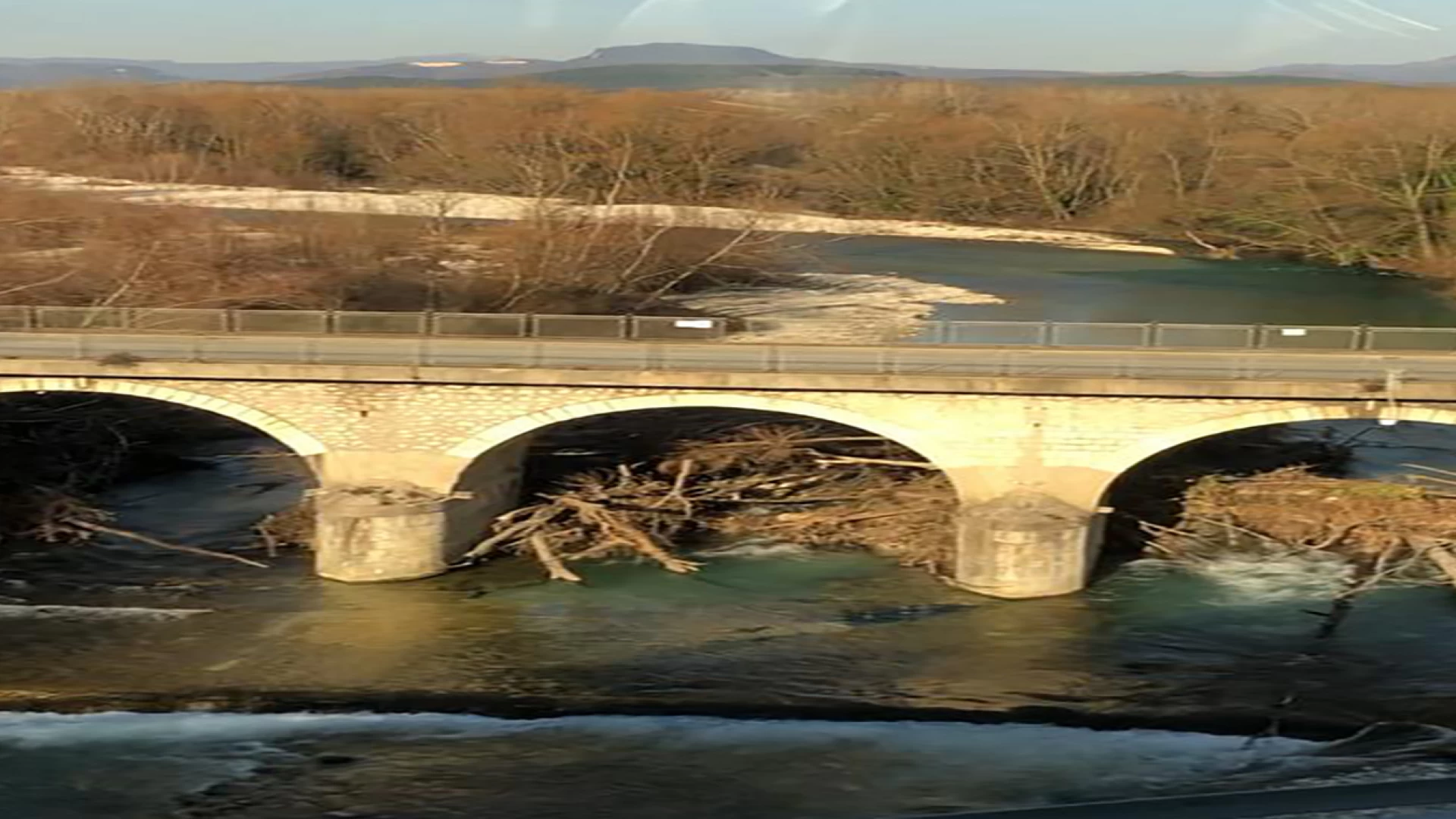 Montaquila: ostruzioni lungo il Corso del Volturno all’altezza del Ponte dei 25 Archi. Il comune si attiva