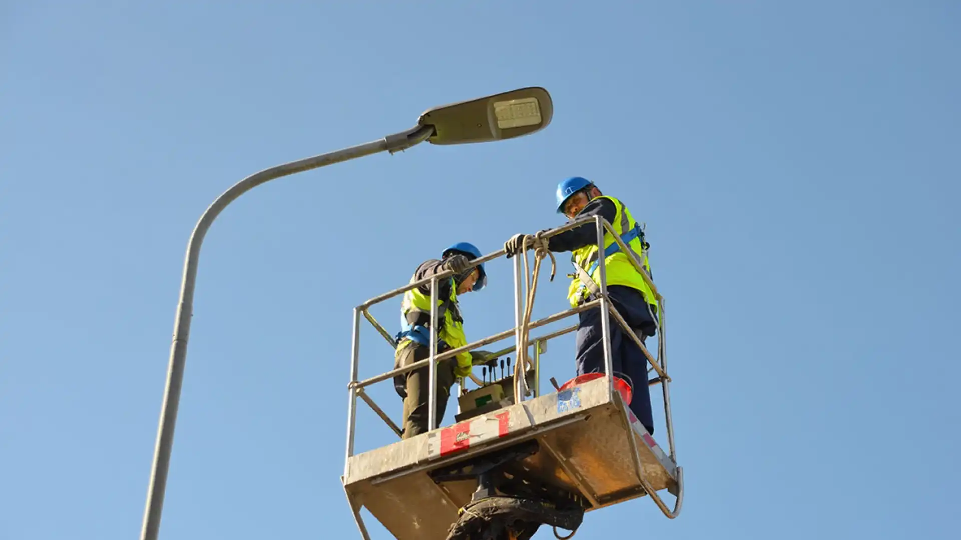 Termoli: riqualificazione tecnologica ed energetica. Attivati i lavori per gli impianti di pubblica illuminazione.