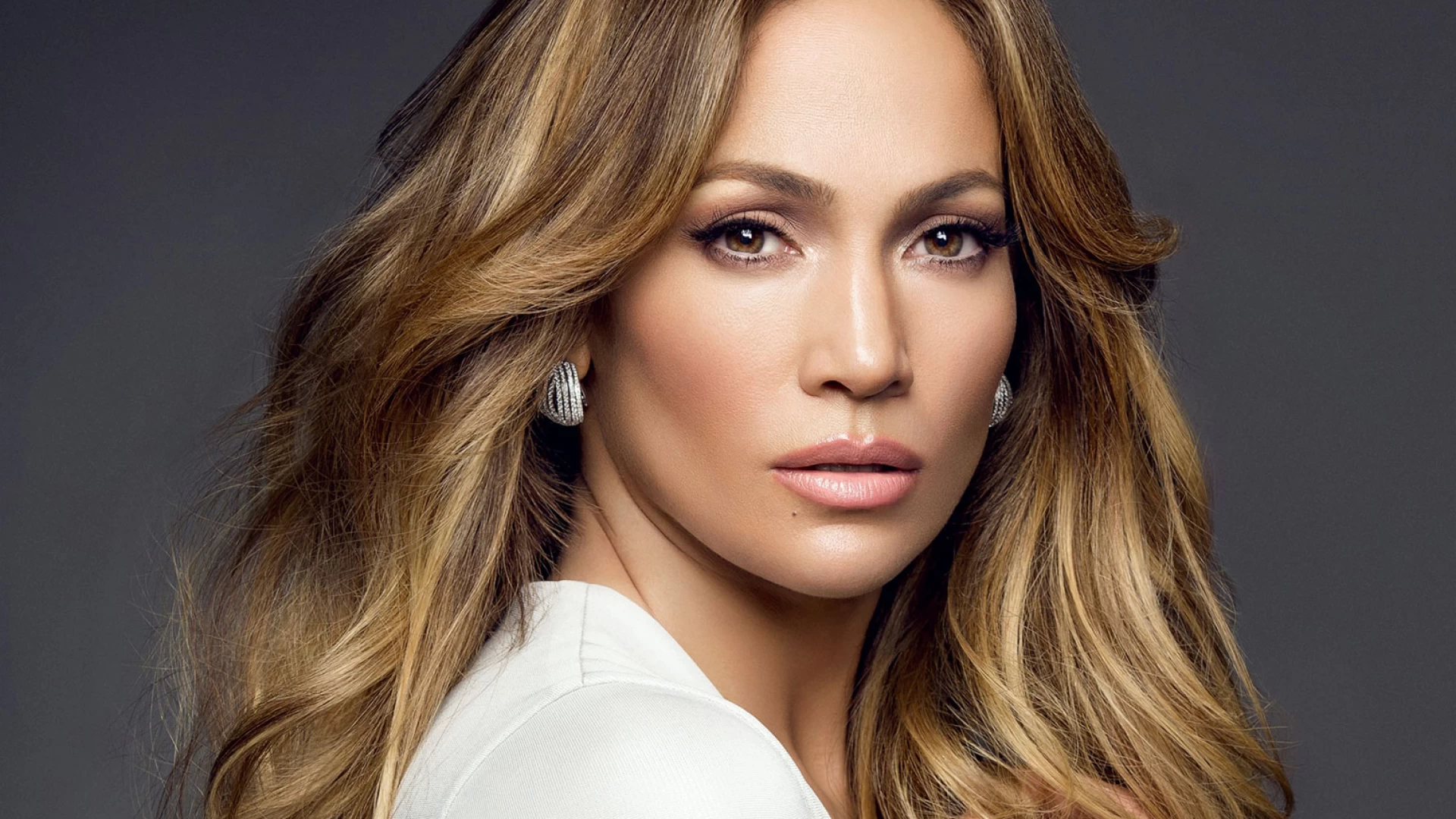 Jennifer Lopez vuole venire a vivere in Italia. Tedeschi: “Venga a Fornelli e scoprirà l’autenticità del Molise”.
