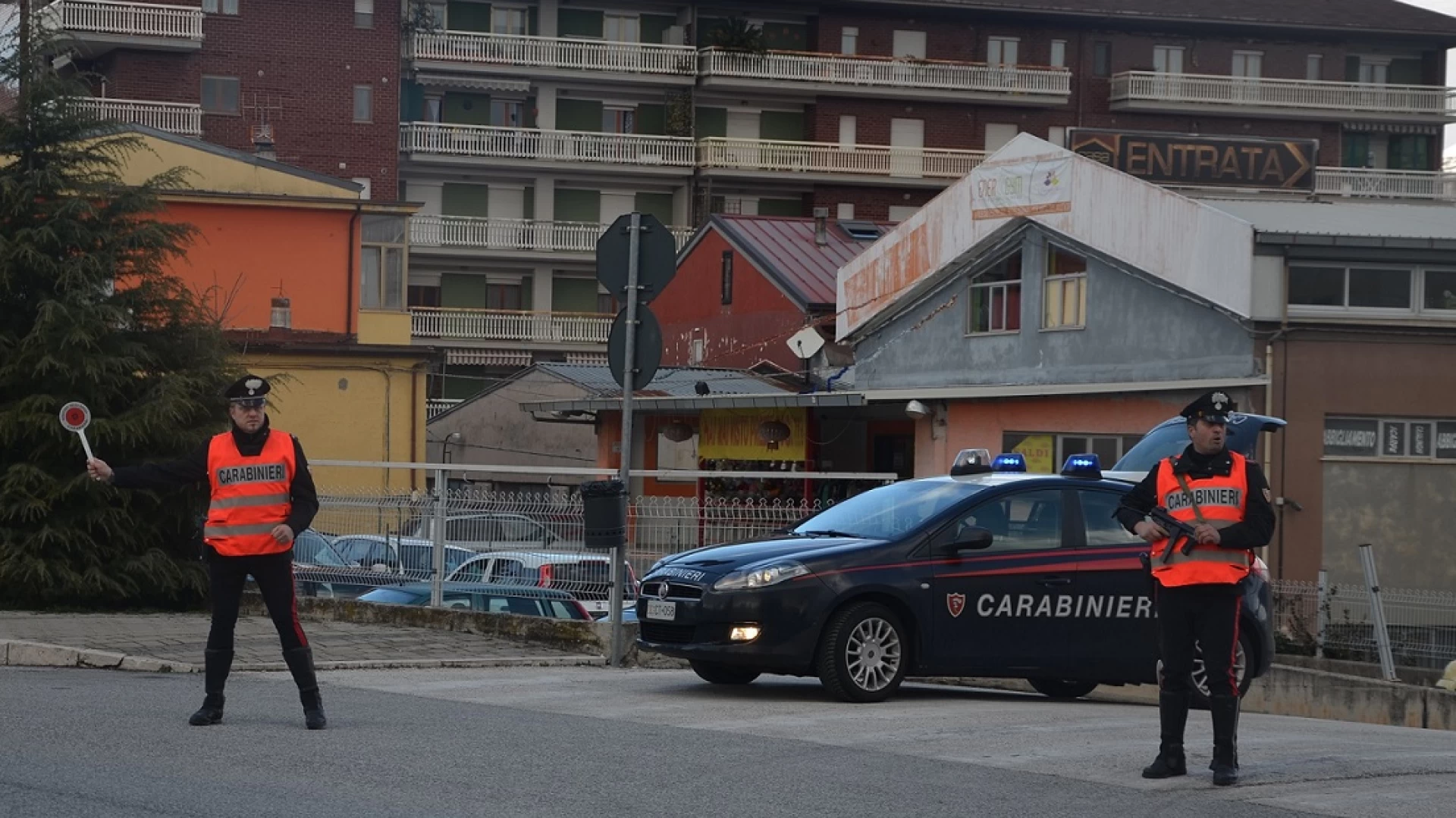 Isernia: i Carabinieri sanzionano quattro viaggiatori notturni e sequestrano della cocaina.