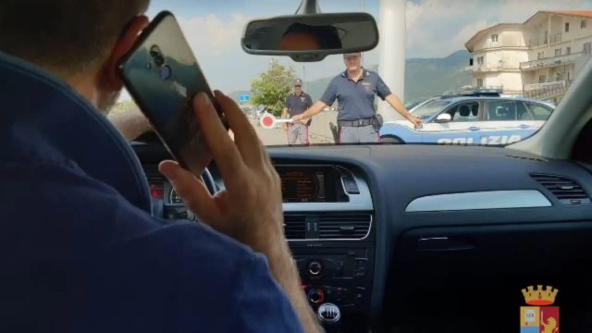 Controlli massicci della Polizia per contrastare l’uso dei telefonini alla guida. Tredici persone sanzionate ad Isernia