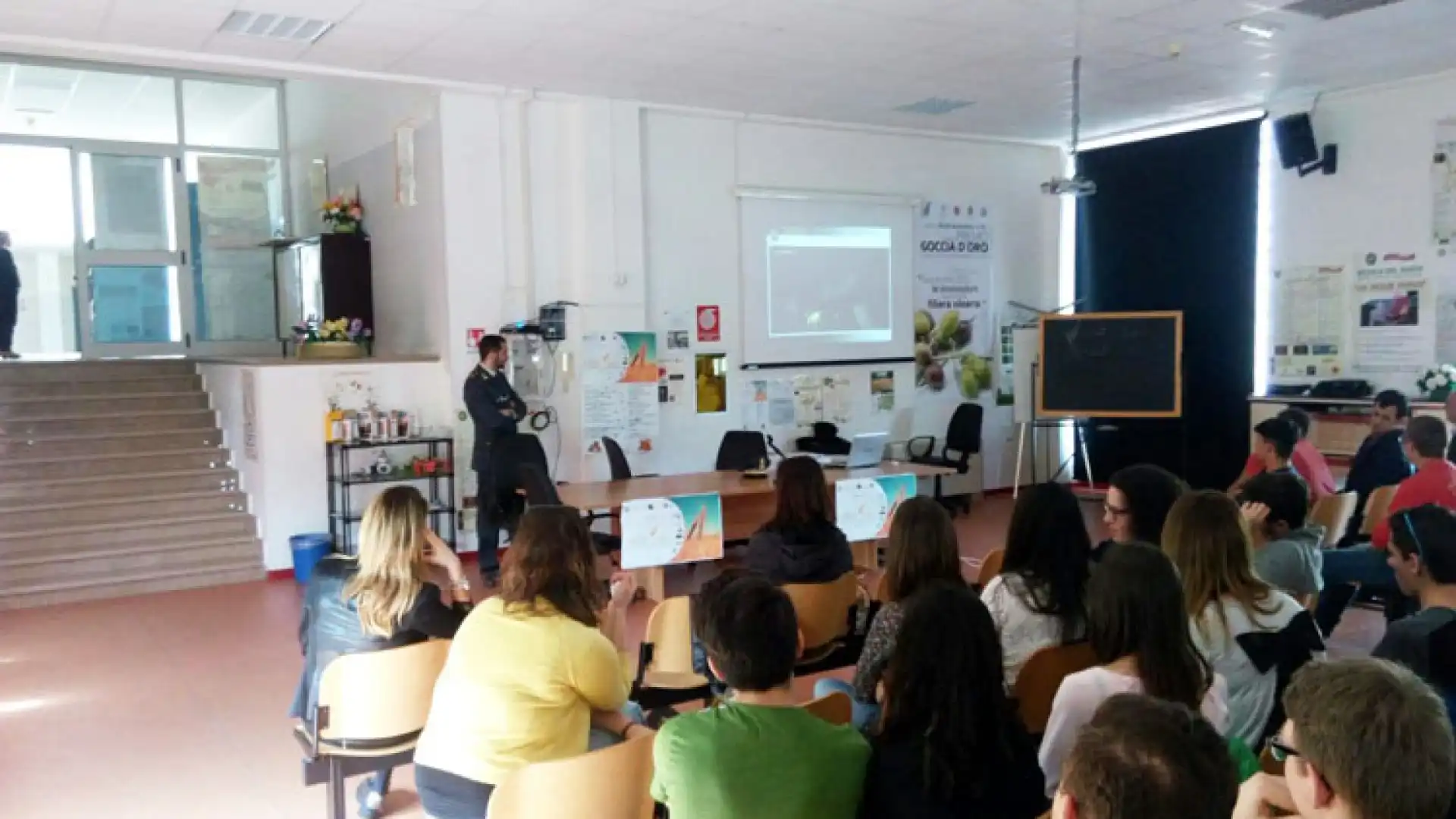 I numeri della Azzolina non nascondono una scuola nel caos