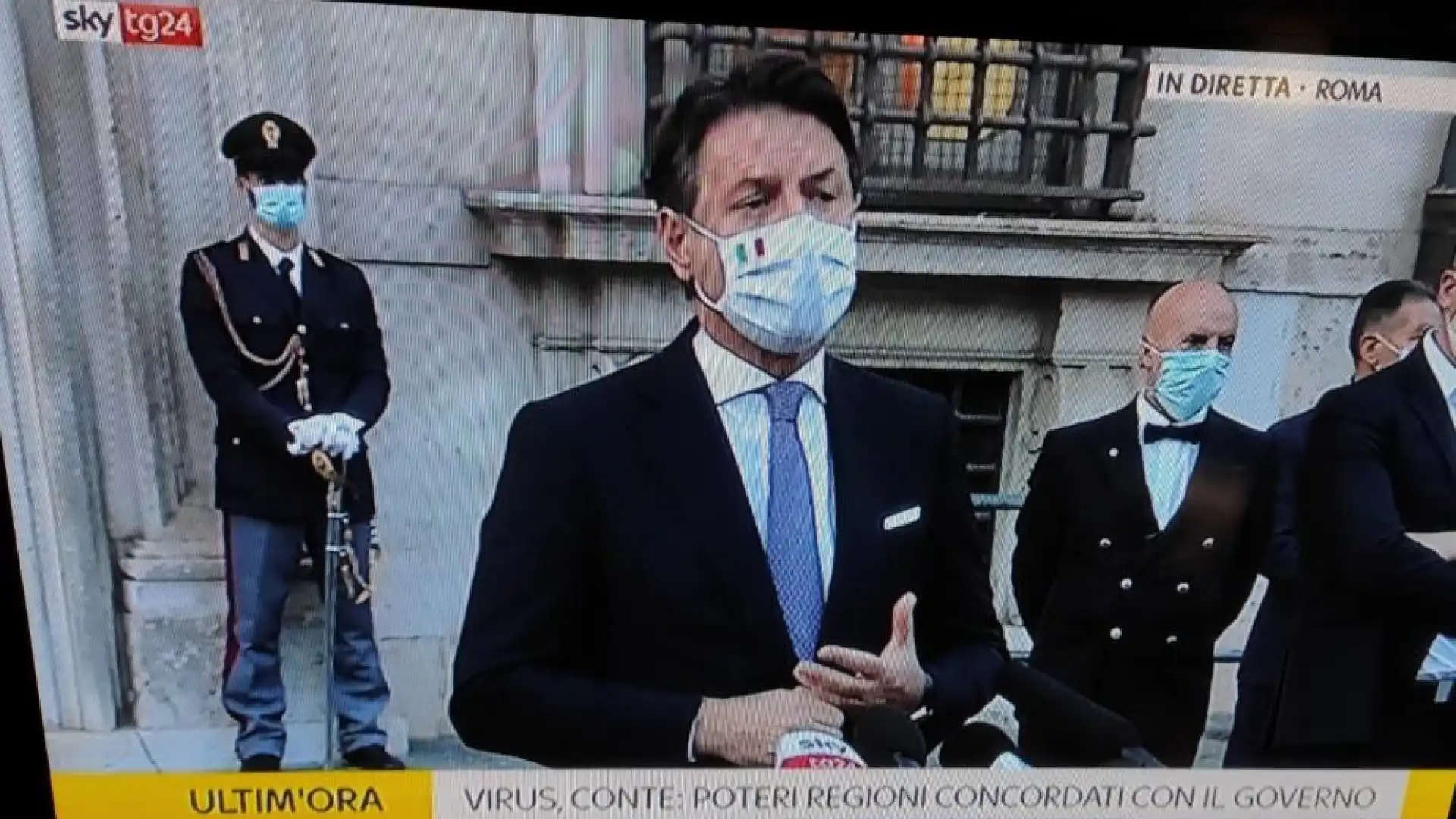 Conte alla Camera: niente lockdown totale, Italia divisa in tre aree.