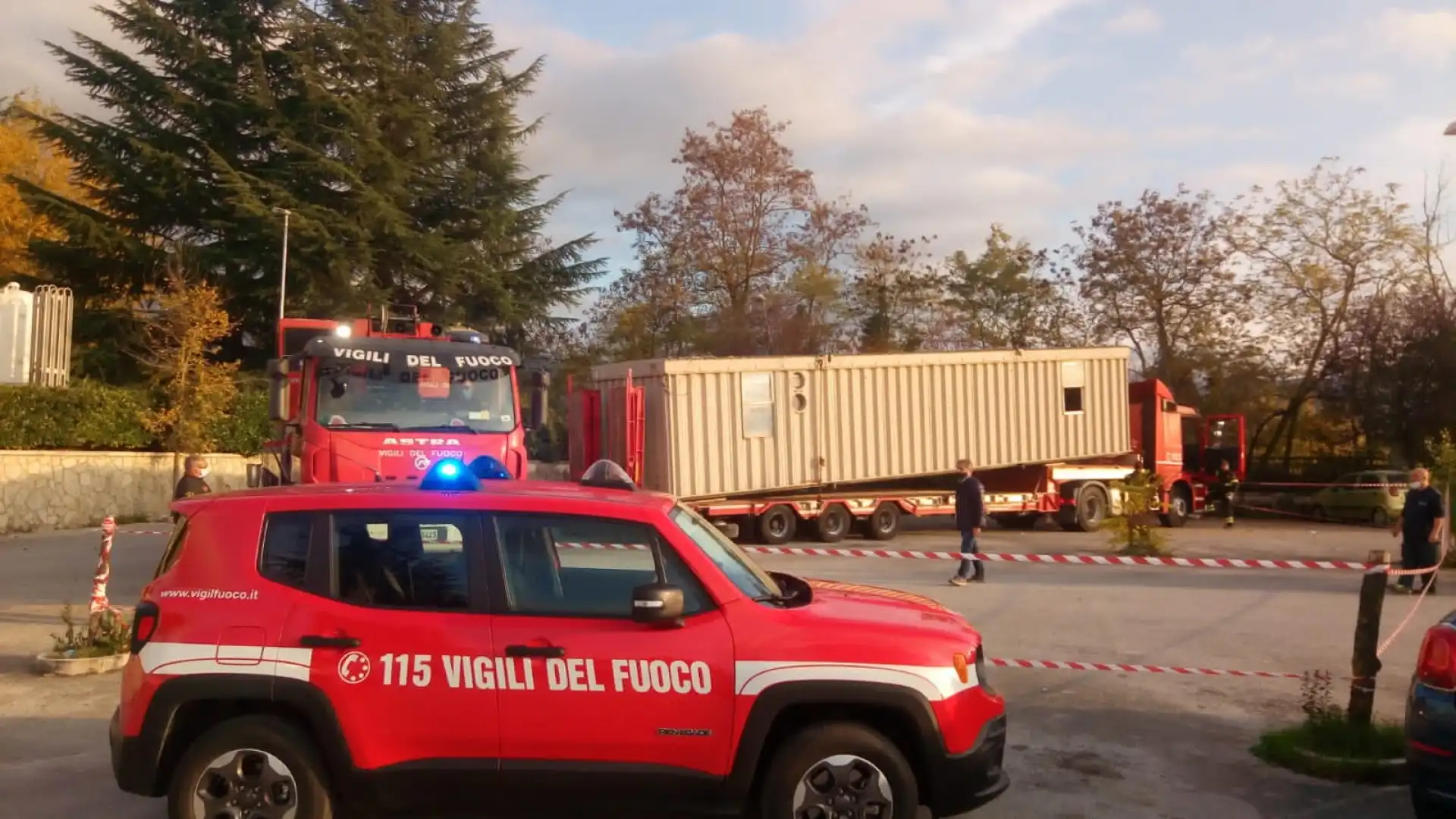 Isernia: il nuovo modulo della Protezione Civile per i tamponi trasportato in città dai Vigili di Isernia.