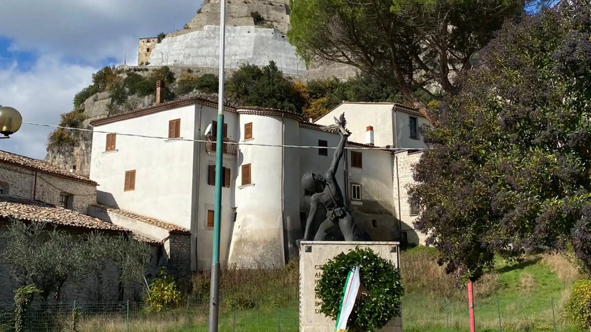 Cerimonia del 4 novembre a Cerro in segno della sobrietà. Partecipazione ristretta causa norme anti-contagio.