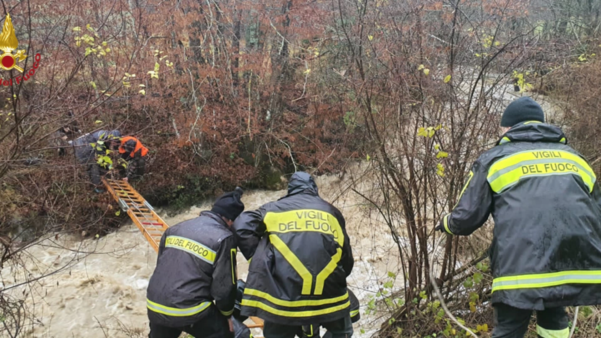 I Vigili del Fuoco recuperano cacciatori tra Castel Del Giudice e San Pietro Avellana.