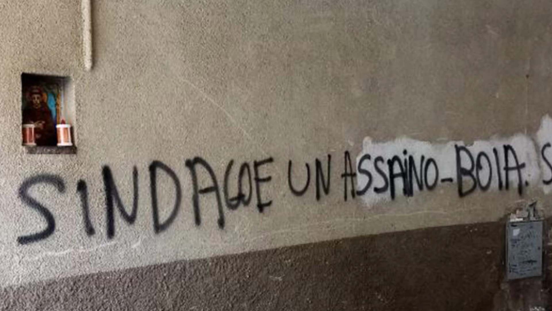 Roccamandolfi: minacce sui muri al sindaco Lombardi. “Il nostro è un paese sano. Gesto che nasconde disagi di natura sociale ed economica”.