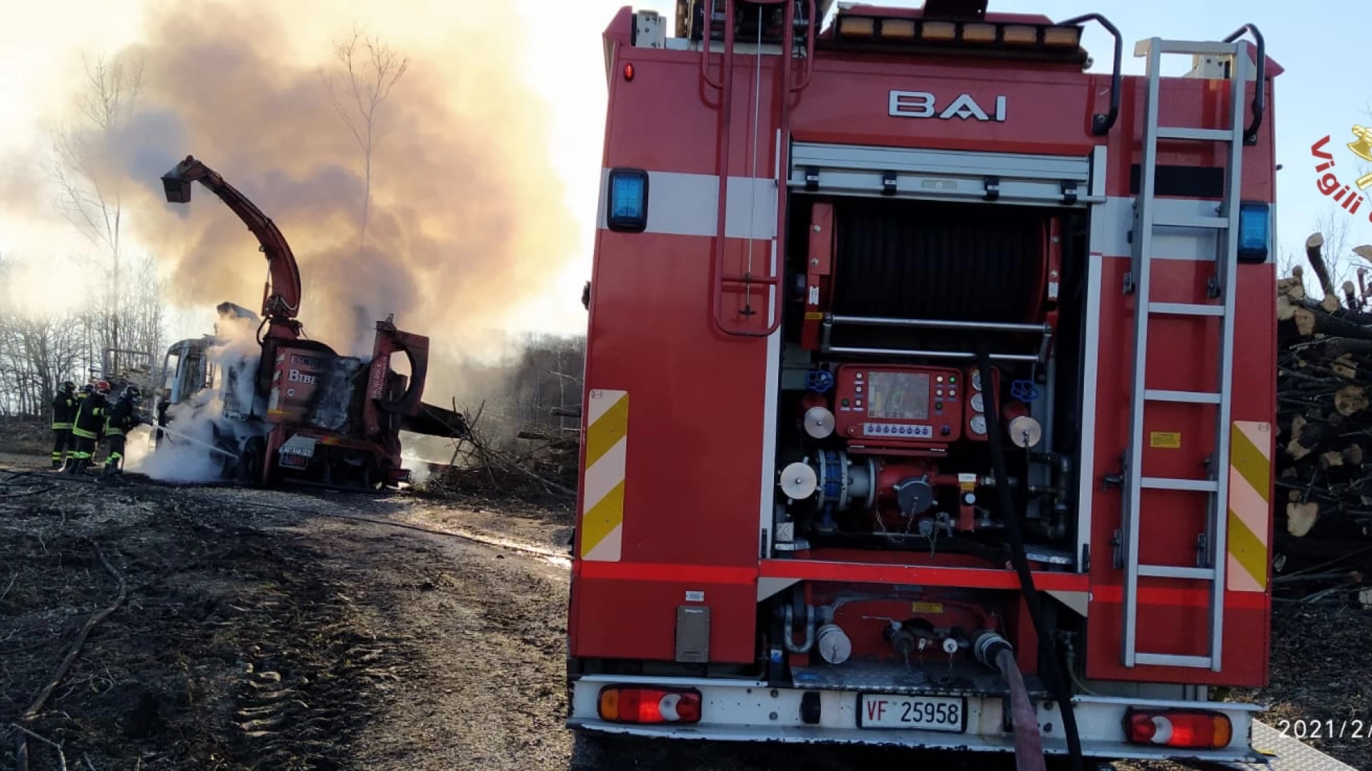 Civitanova del Sannio: macchina per la lavorazione della legna a fuoco. Intervengono i Vigili del Fuoco di Isernia.