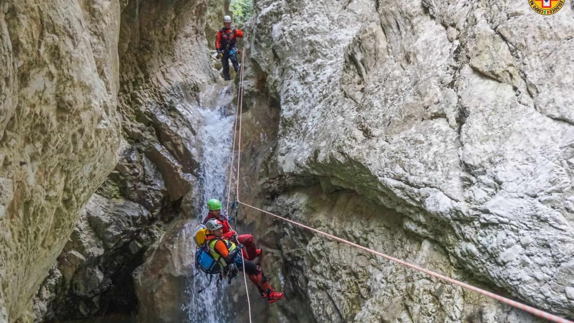 Salvataggio in forra. Il soccorso Alpino impegnato in una esercitazione