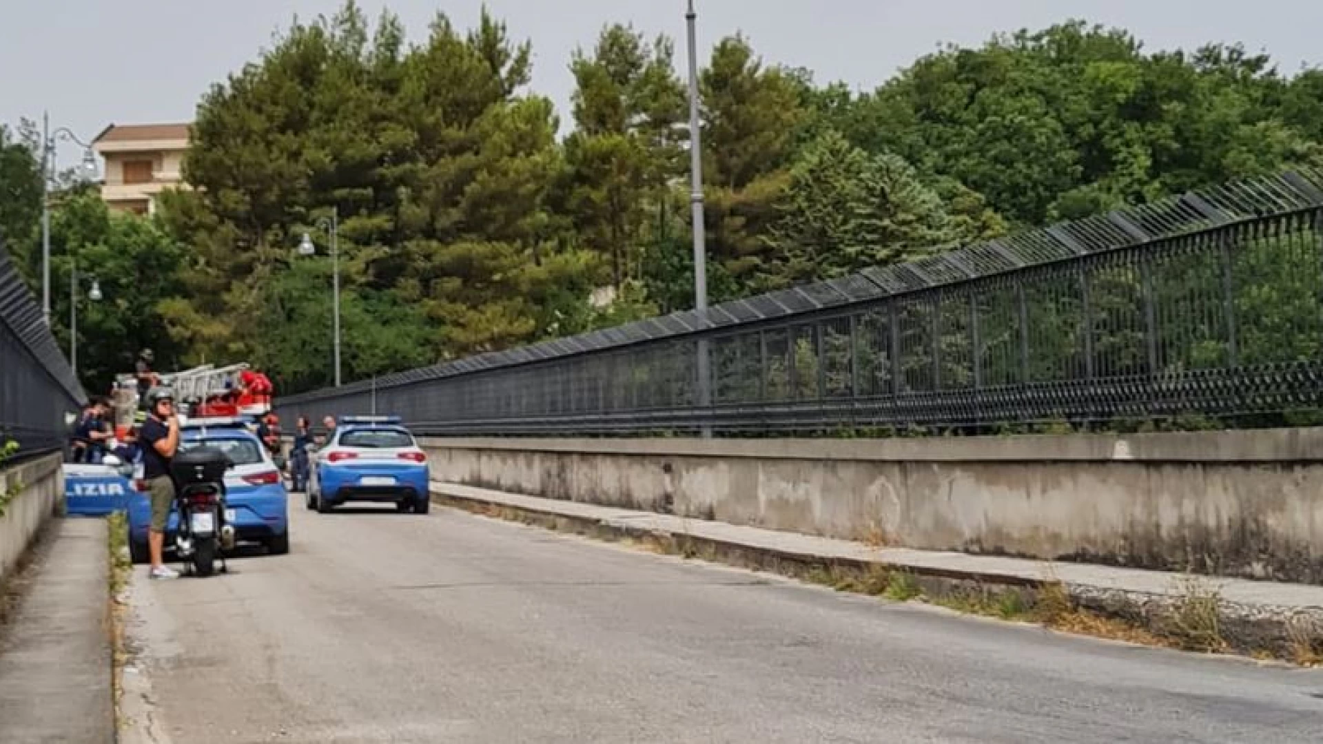 Isernia: allarme su Ponte Cardarelli. Minaccia di lanciarsi nel vuoto. Intervento in atto.