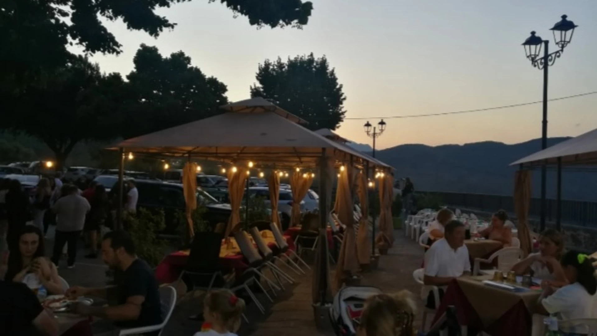 Domenica 1 agosto, serata karaoke all'Anfimide Caffè di Montaquila. Buona cucina e pizzeria vi attendono