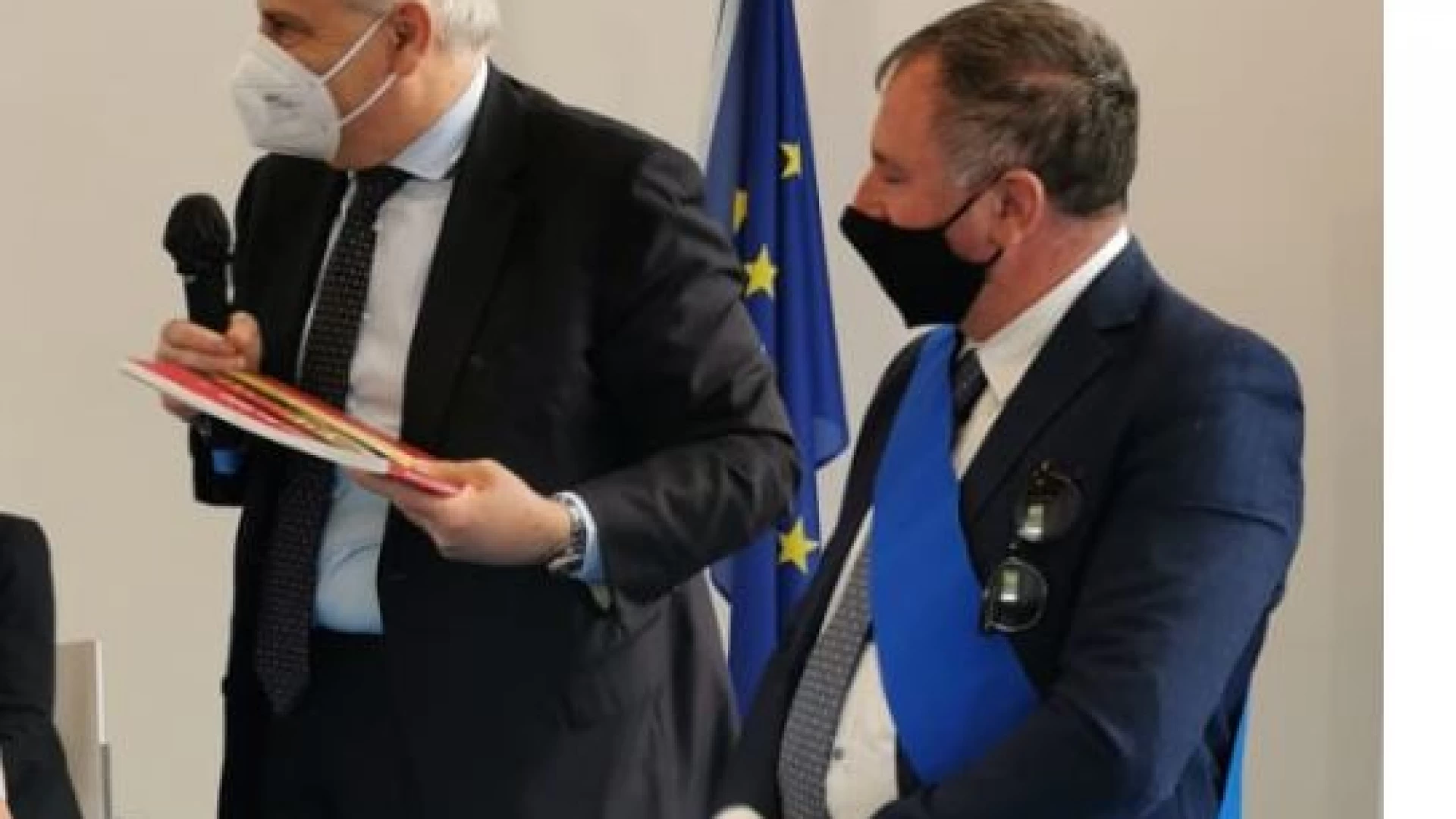 Presentato alla presenza del Capo della Polizia il volume “uno scatto in blu": la Provincia dell’Aquila attraverso gli occhi dei poliziotti”.