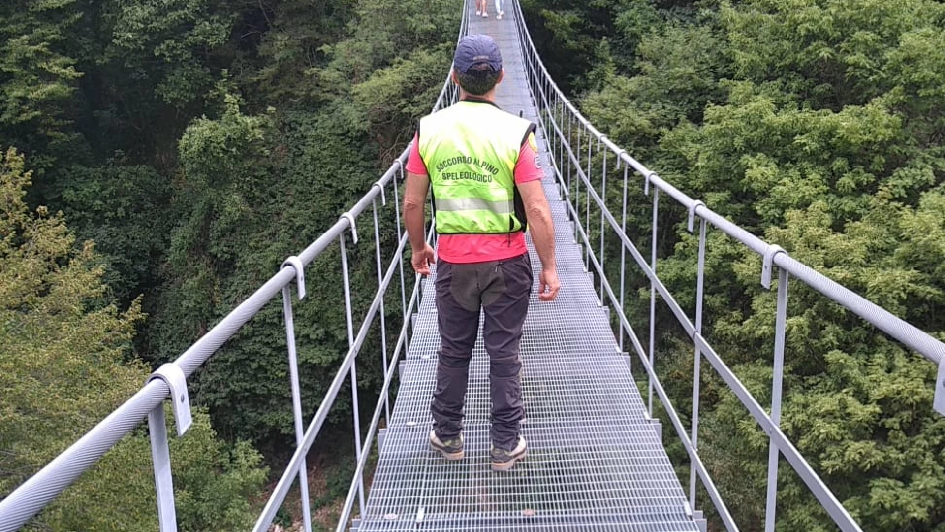 Roccamandolfi: il Soccorso Alpino ed il 118 impegnati in un soccorso di un 67enne pugliese scivolato nei pressi del Ponte Tibetano.