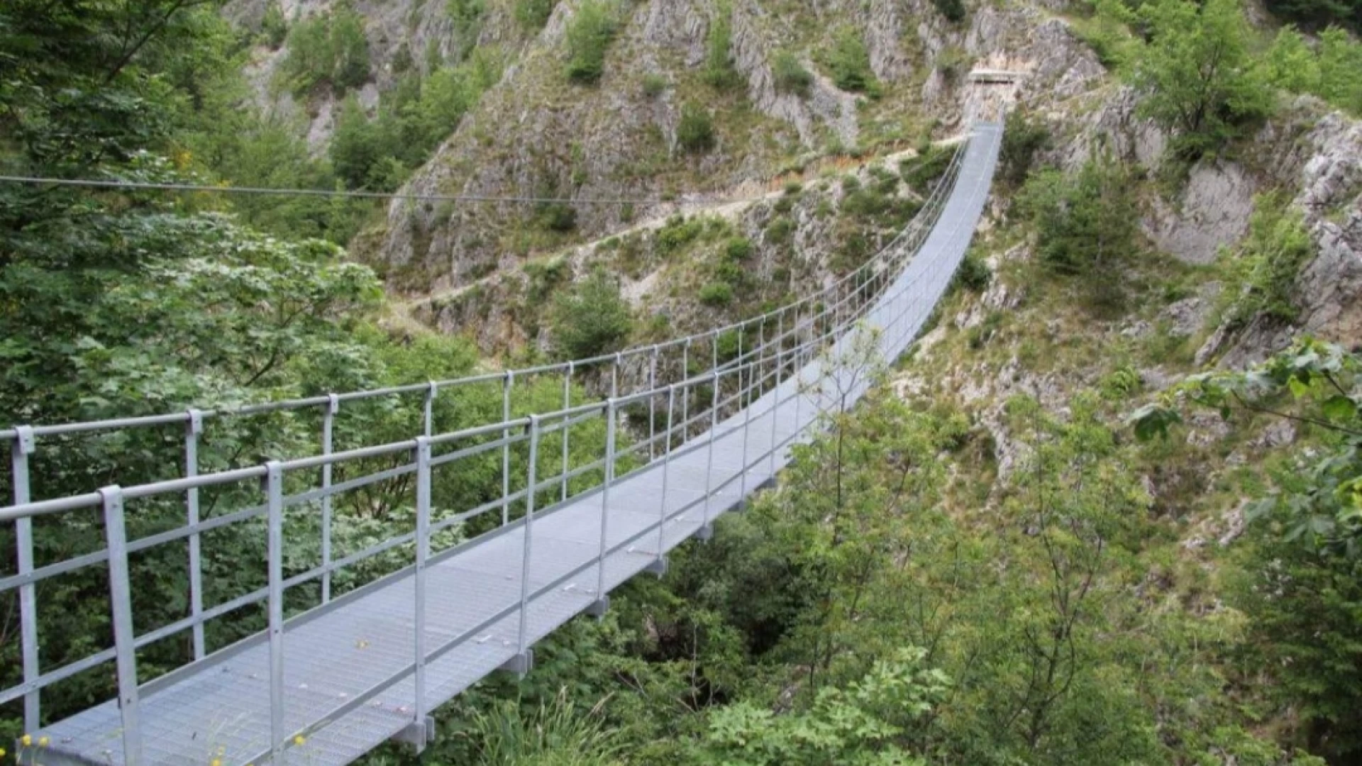 Giù dal Ponte tibetano di Roccamandolfi, perde la vita 40enne di Sant'Agapito