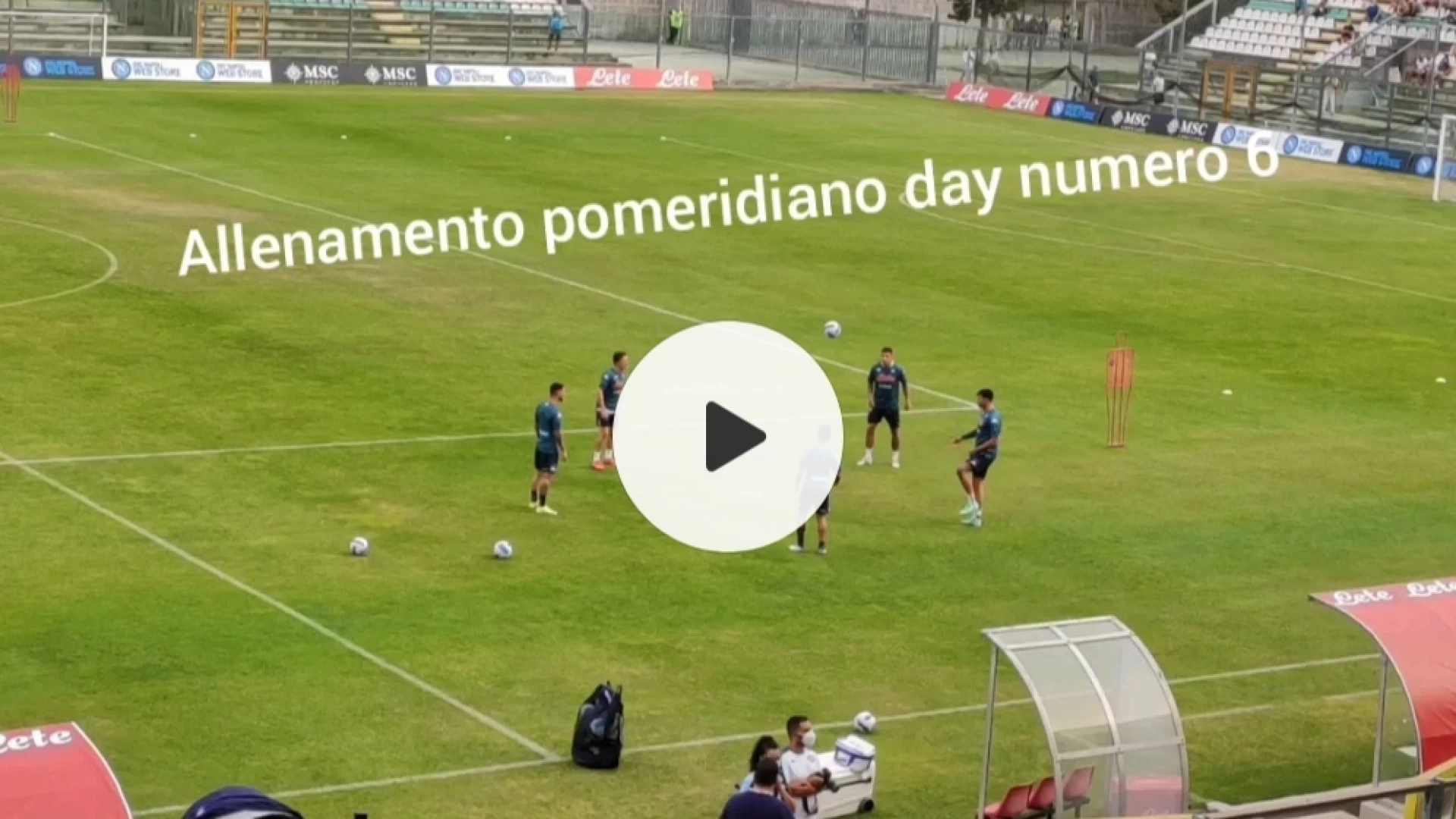 Day6, allenamento pomeridiano. Mertens e Lozano fanno impazzire i tifosi. Partita tre contro tre e torello. Guarda il video