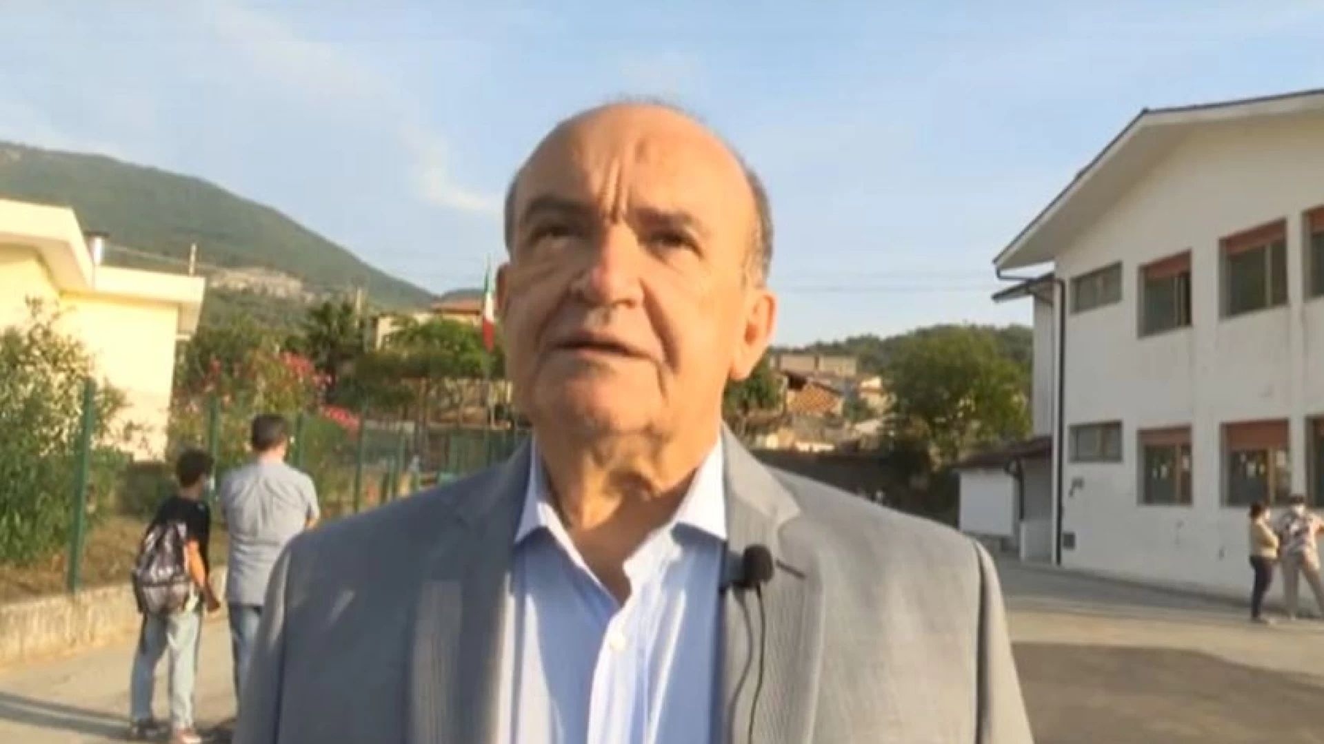 Prima campanella a Montaquila. Il sindaco Ricci: "Il nuovo anno scolastico riparte con il sole. Abbiamo l'obbligo di proteggere i nostri bambini"