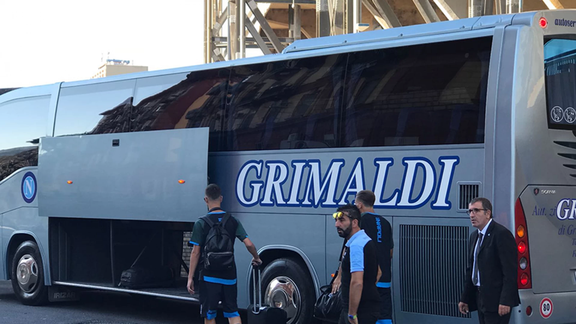 Il Napoli arriva a Dimaro. Le immagini della partenza dallo Stadio San Paolo!!! Anche la nostra redazione in Trentino per qualche giorno
