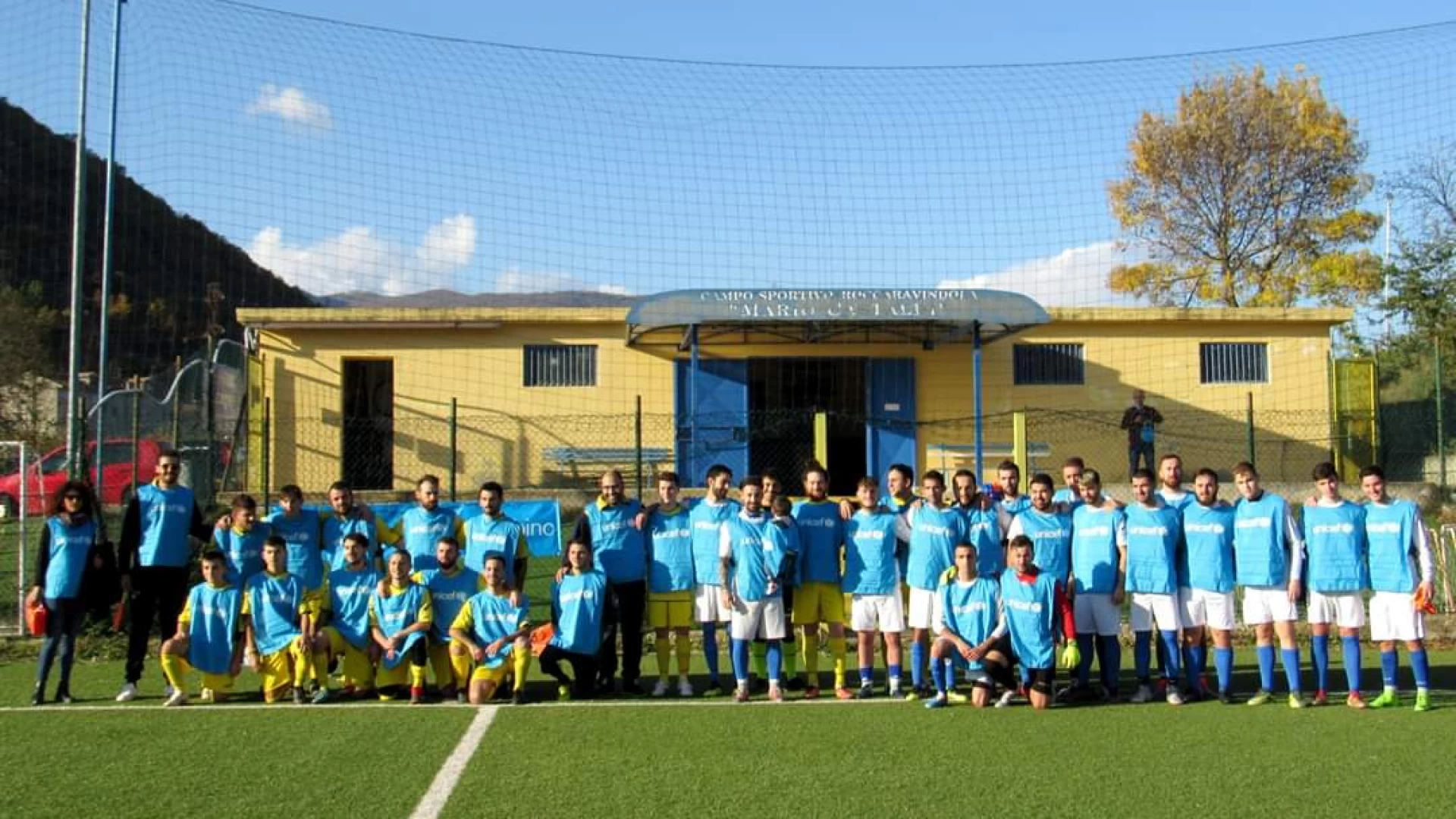 A Roccaravindola calcio e solidarietà vanno a braccetto. Ieri l'iniziativa pro Unicef