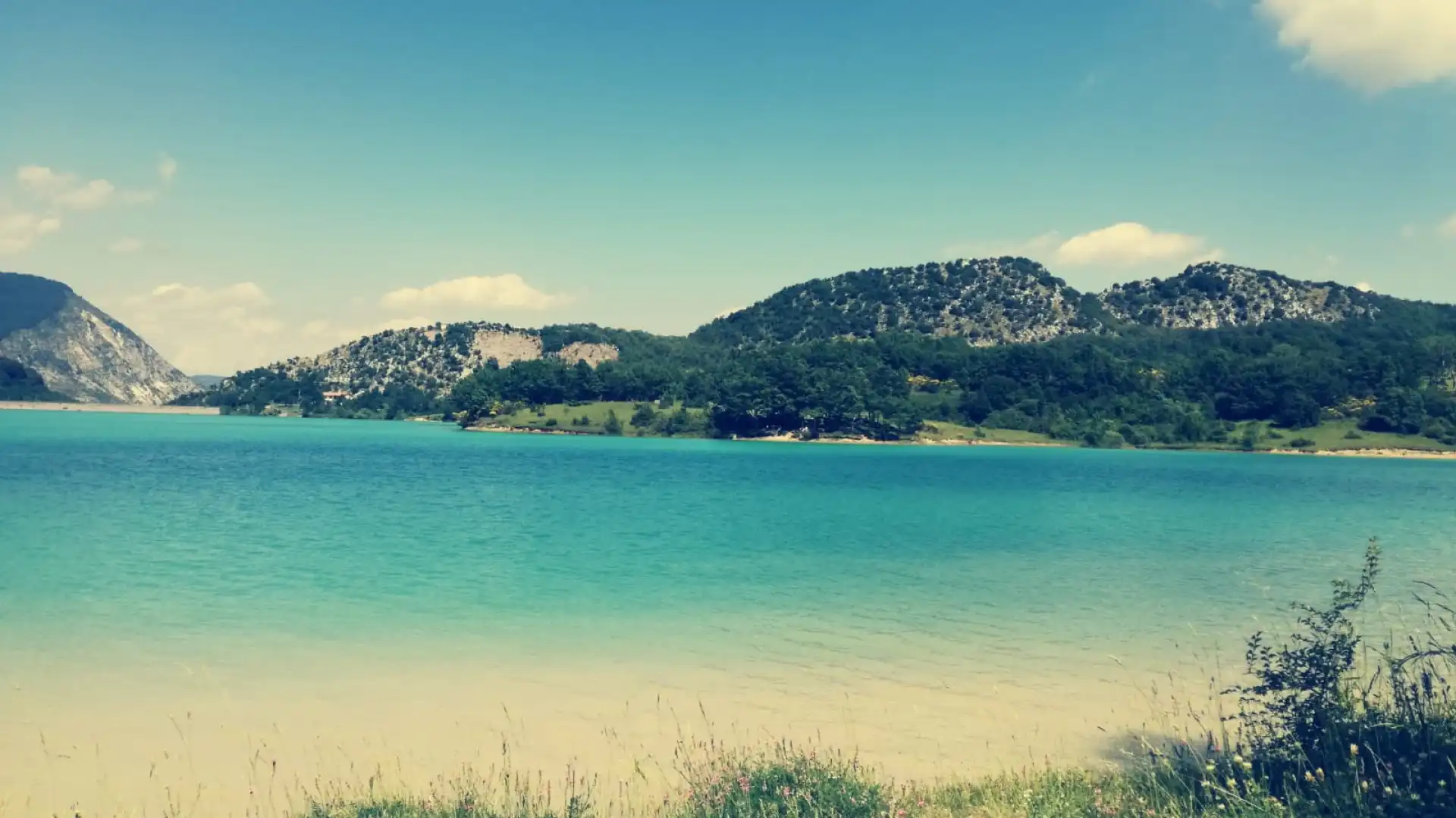 Castel San Vincenzo: Lo sviluppo del lago passa per il centro nautico.