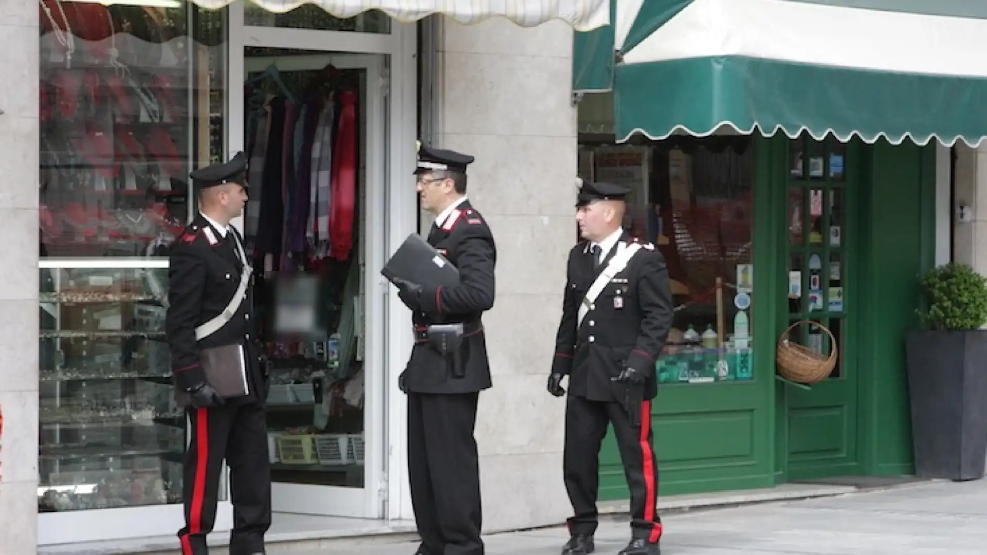 Isernia:  Coppia di colombiani identificati dai Carabinieri quali autori di furto in danno di esercente.