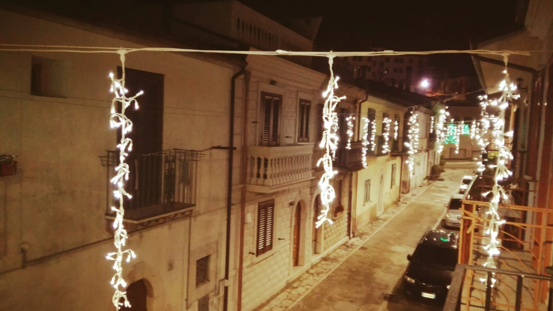 Colli a Volturno: via Marconi si colora di Natale grazie ai residenti del Quartiere.