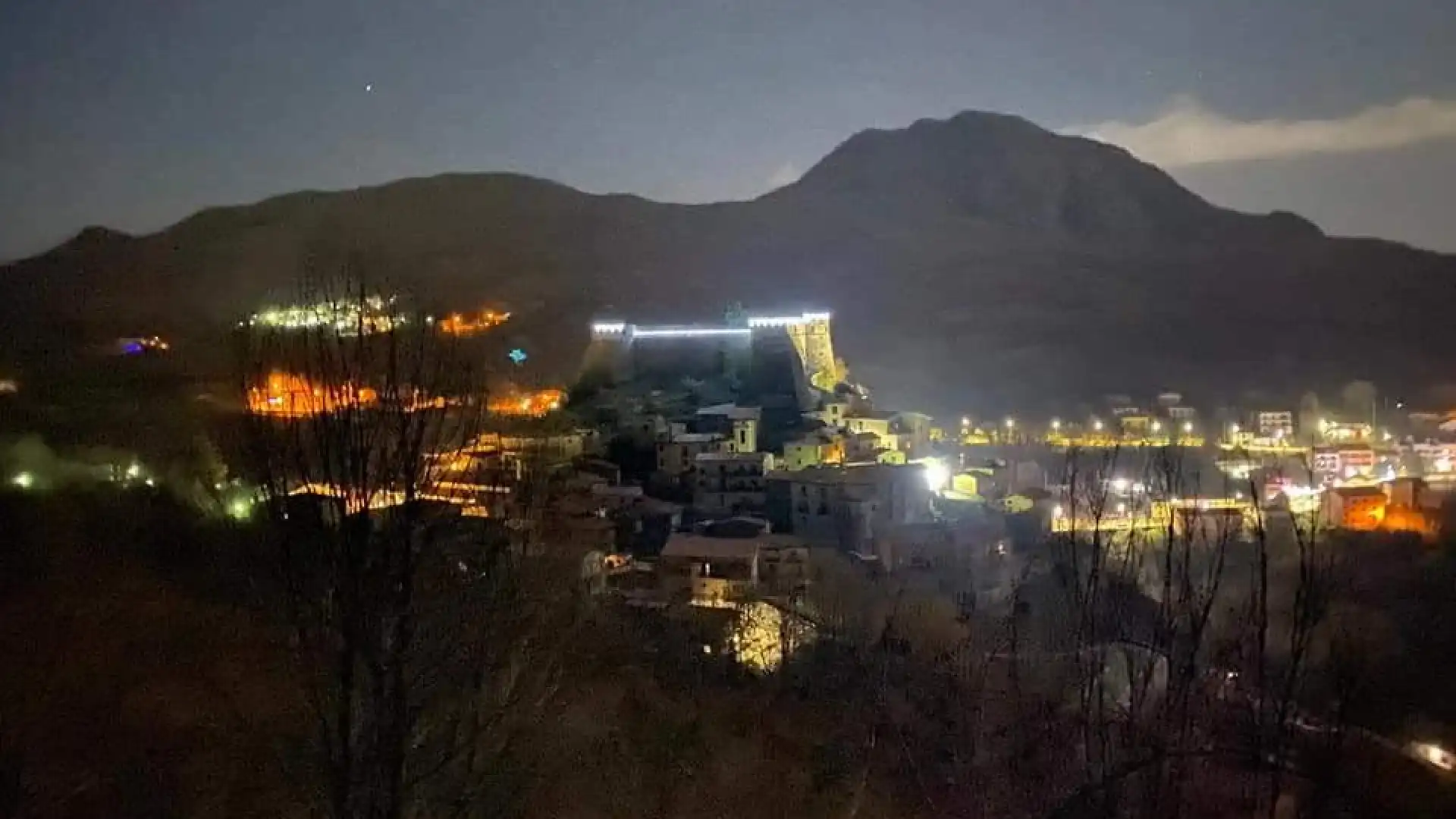 Cerro al Volturno: il Natale diventa magico. Aperto il cartellone del Natale Sotto il Castello. Guarda il servizio video