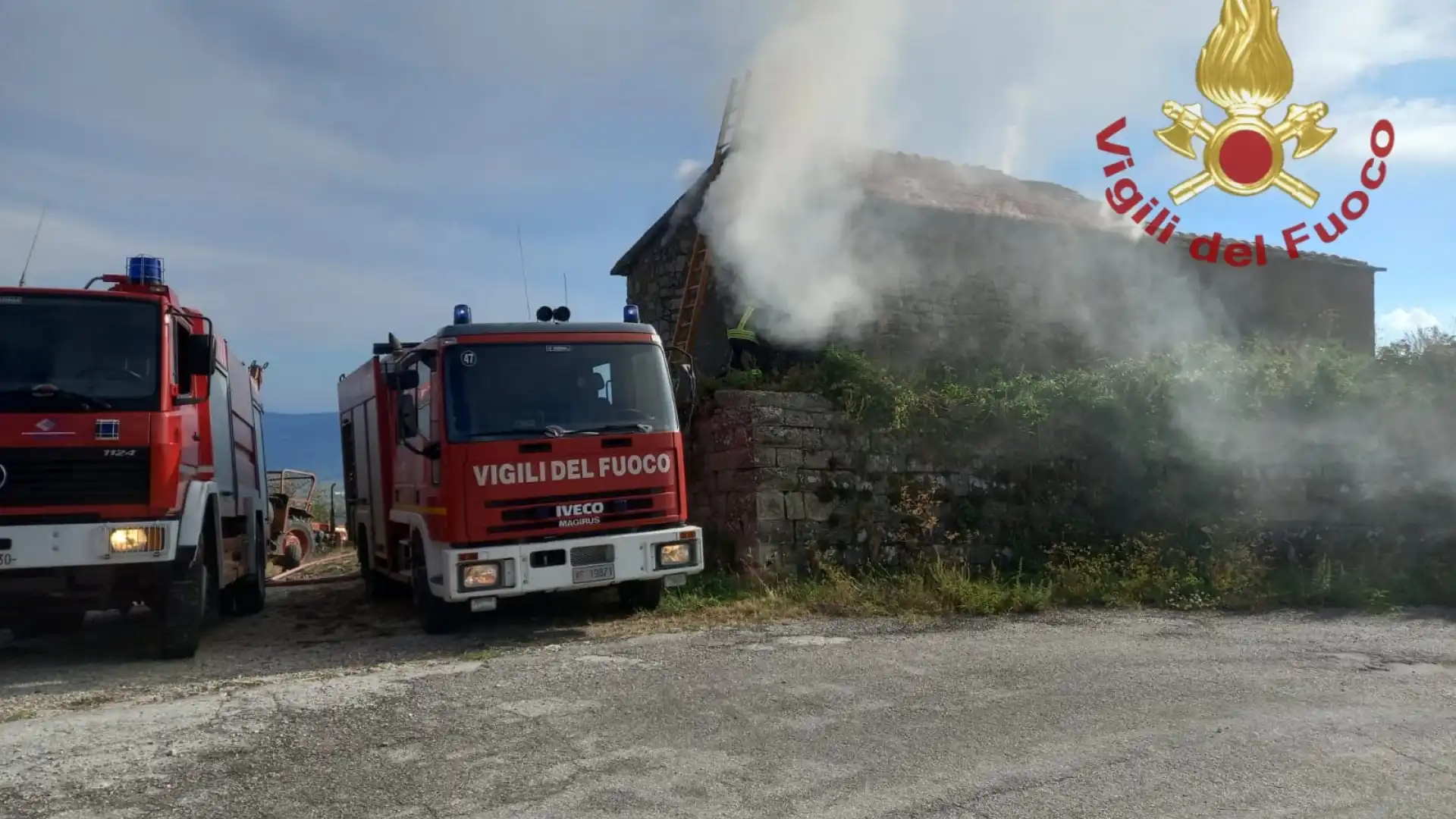 Agnone:si incendia un fienile nel pomeriggio. Intervenuti i Vigili del Fuoco.